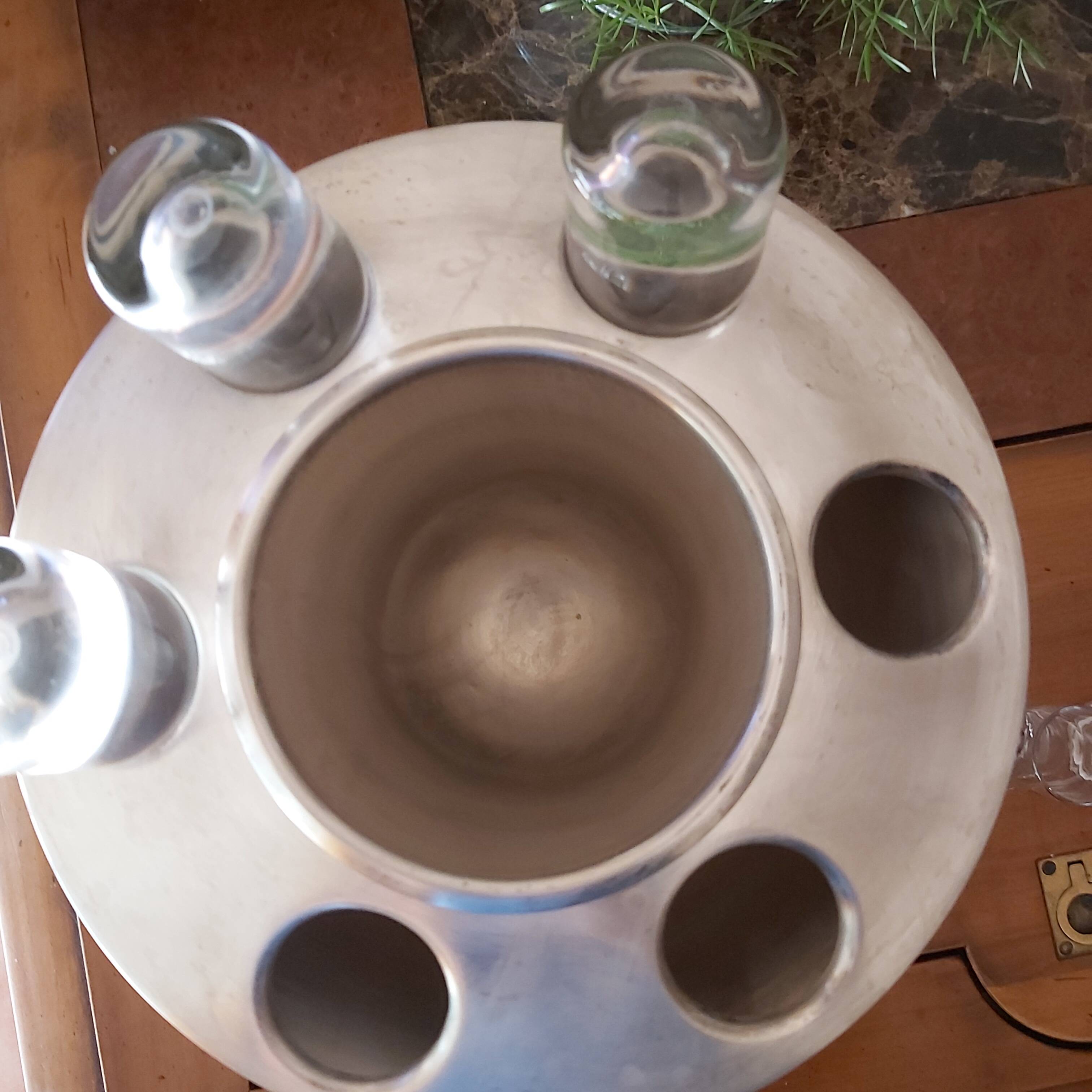 Rafraichisseur de Vodka en métal argenté avec 6 verres en verre soufflé cristal