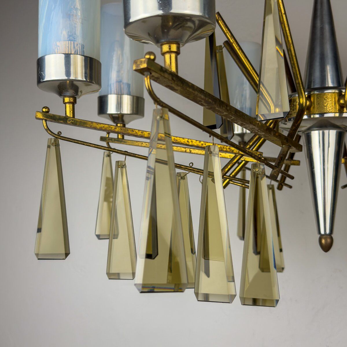 Large mid-century Italian sculptural chandelier in brass and glass, Italy, 1950s