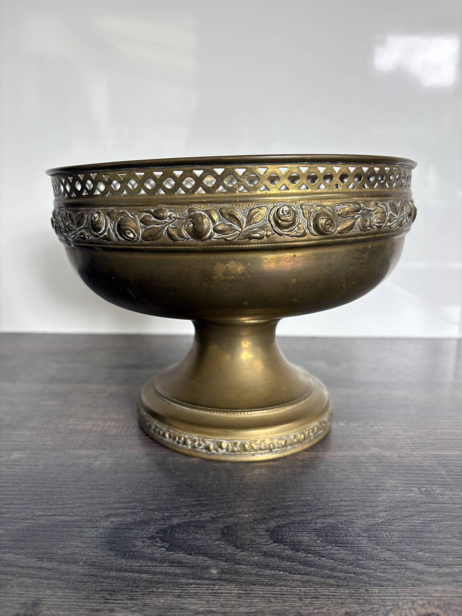 Vintage brass footed bowl, Italian decoration.
