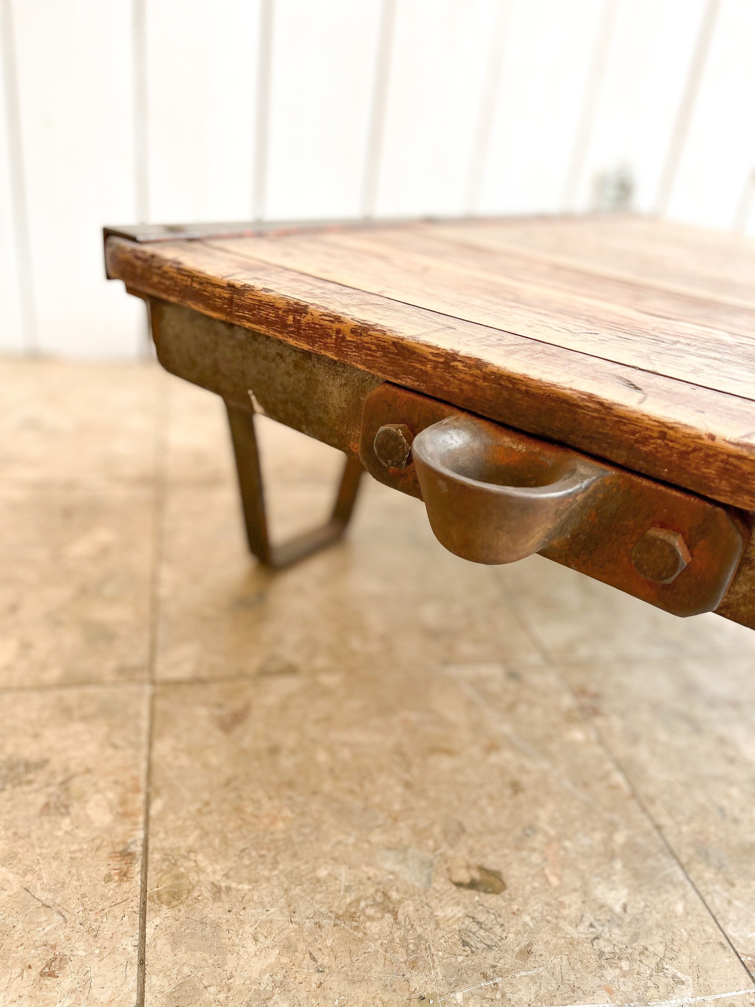 SNCF pallet coffee table