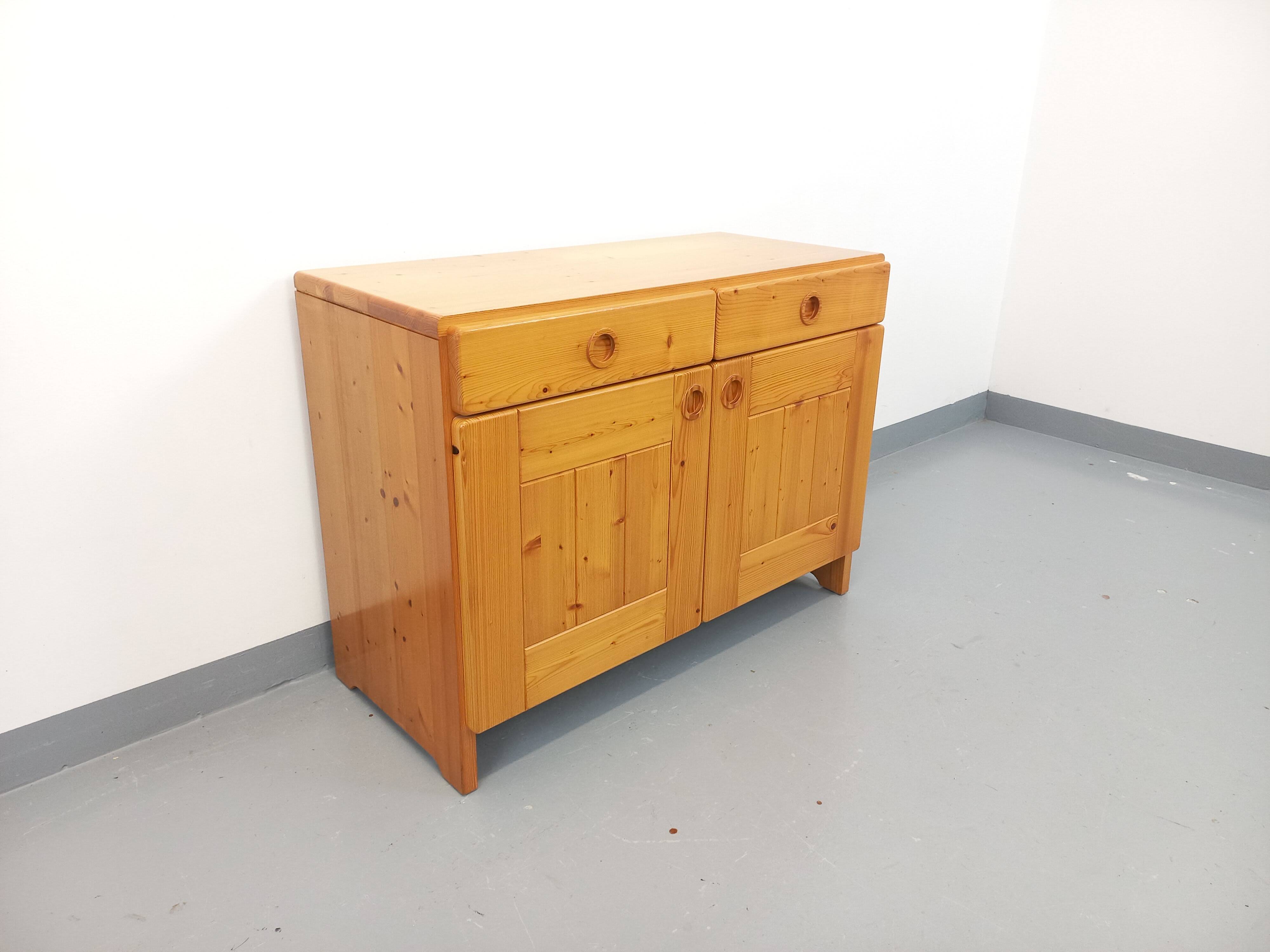 Charlotte Perriand vintage storage furniture Les Arcs from the 1960s in pine.