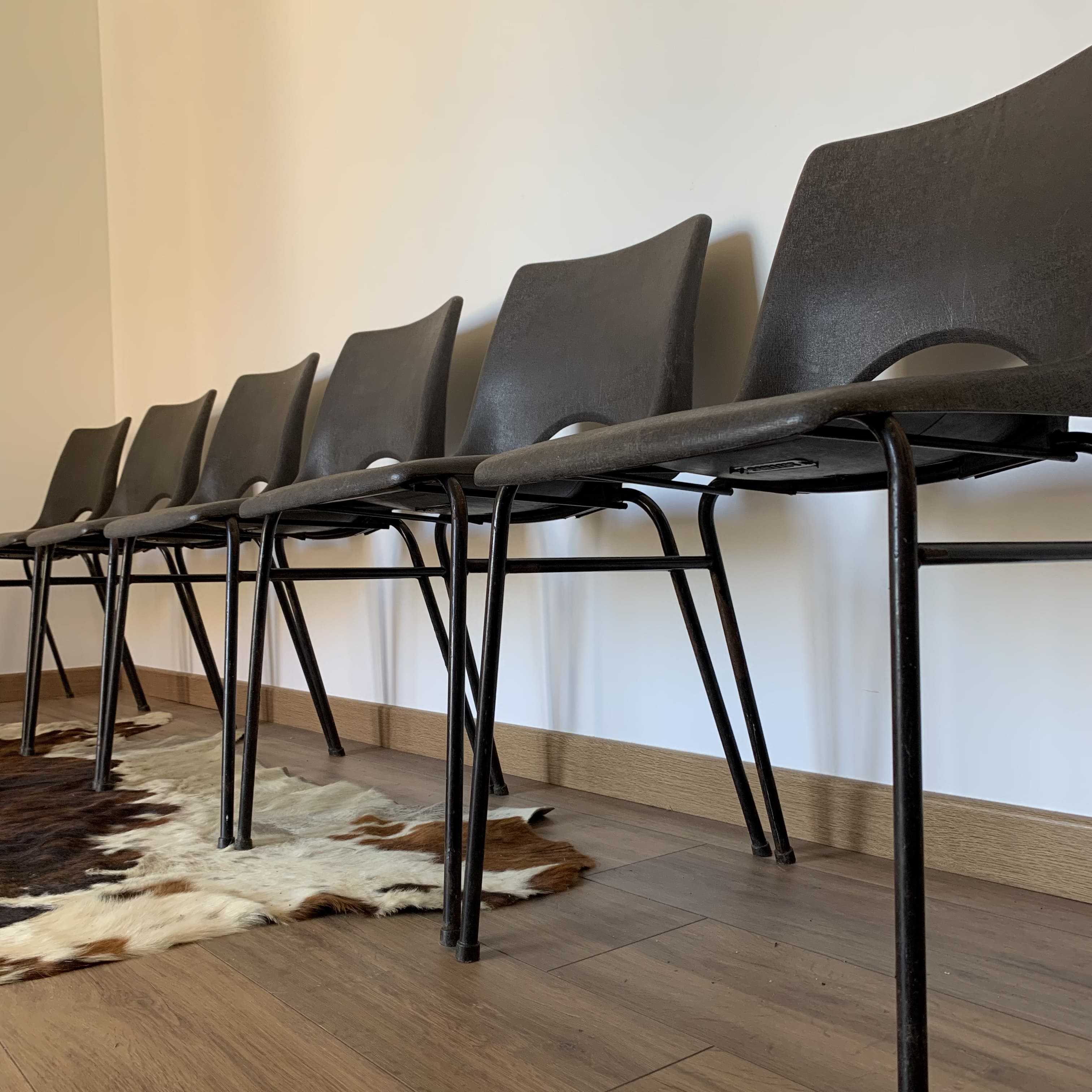 Set of 6 chairs plastic shell brand Sitting
