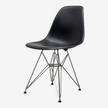 Vitra Eames Plastic Side Chair Black
