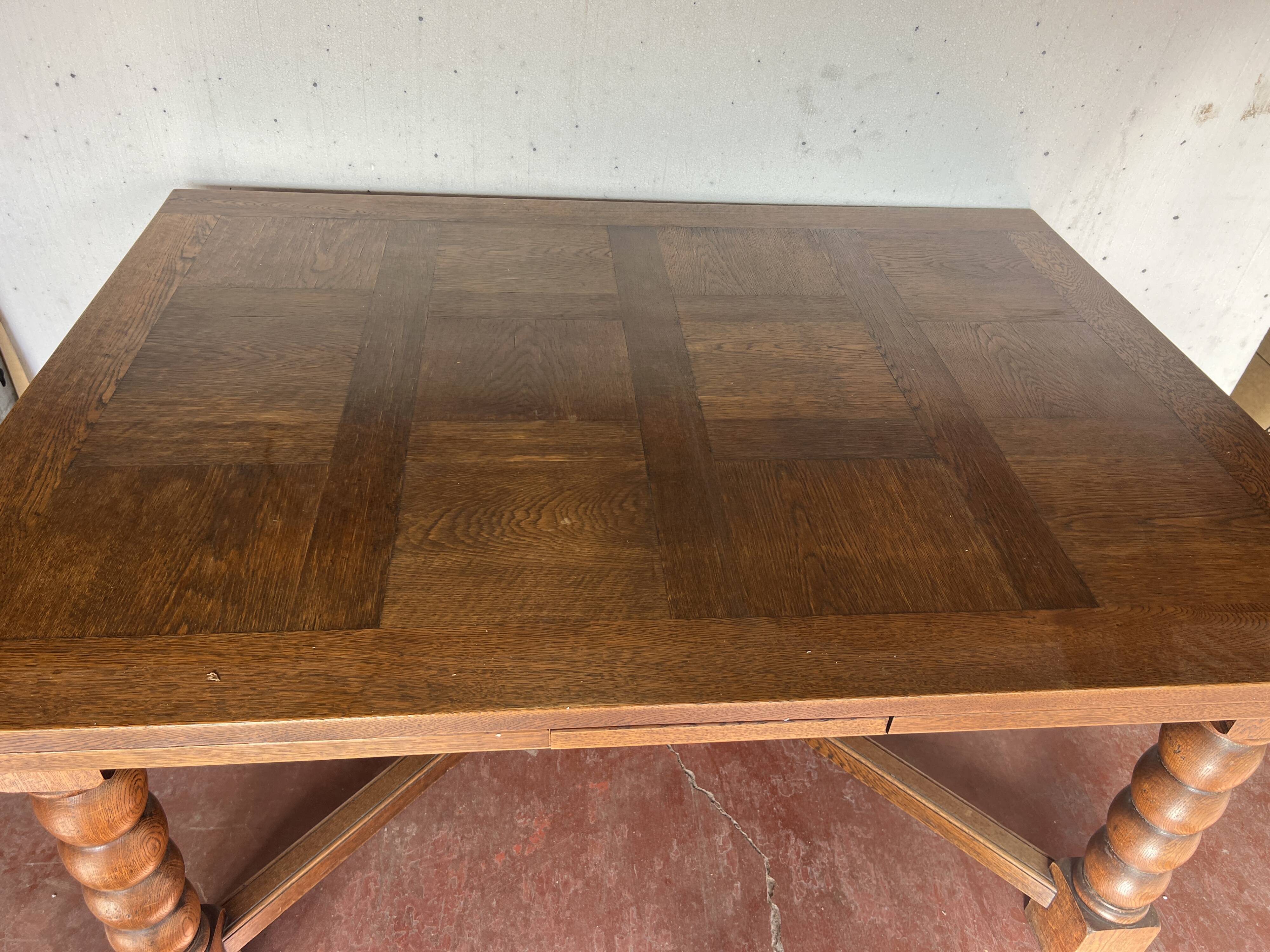 Renaissance-style solid oak table, 20th century.