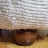 Round pouf in textured sheepskin, 44 cm