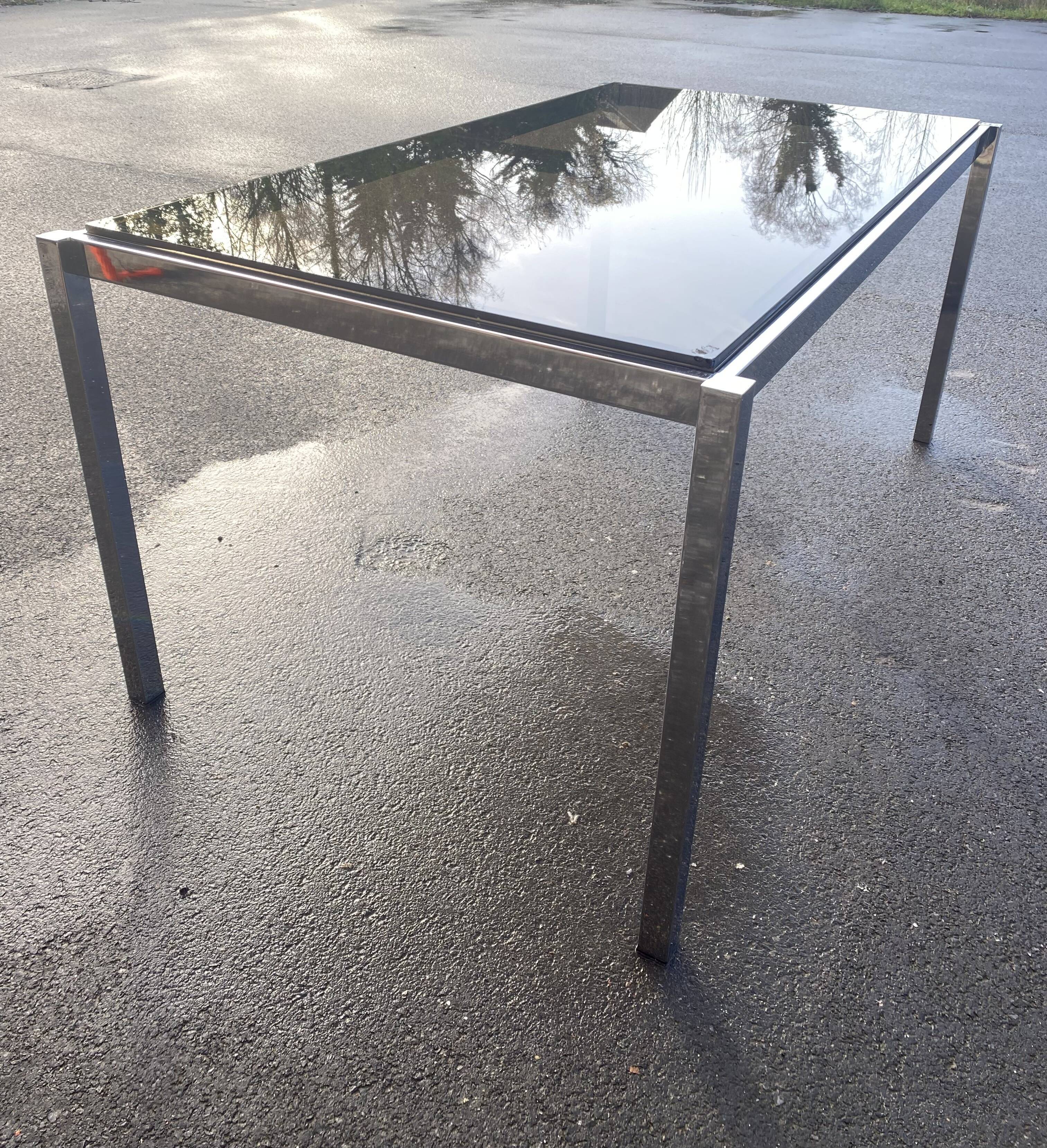 Dining table in unemployment and smoked glass 70'