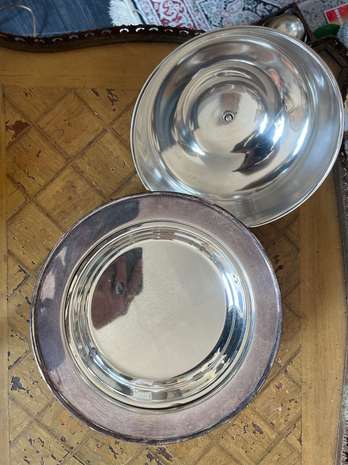 Plateua silver metal bell