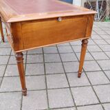 Napoleon III desk in Louis XVI style made of walnut from the late 19th century.