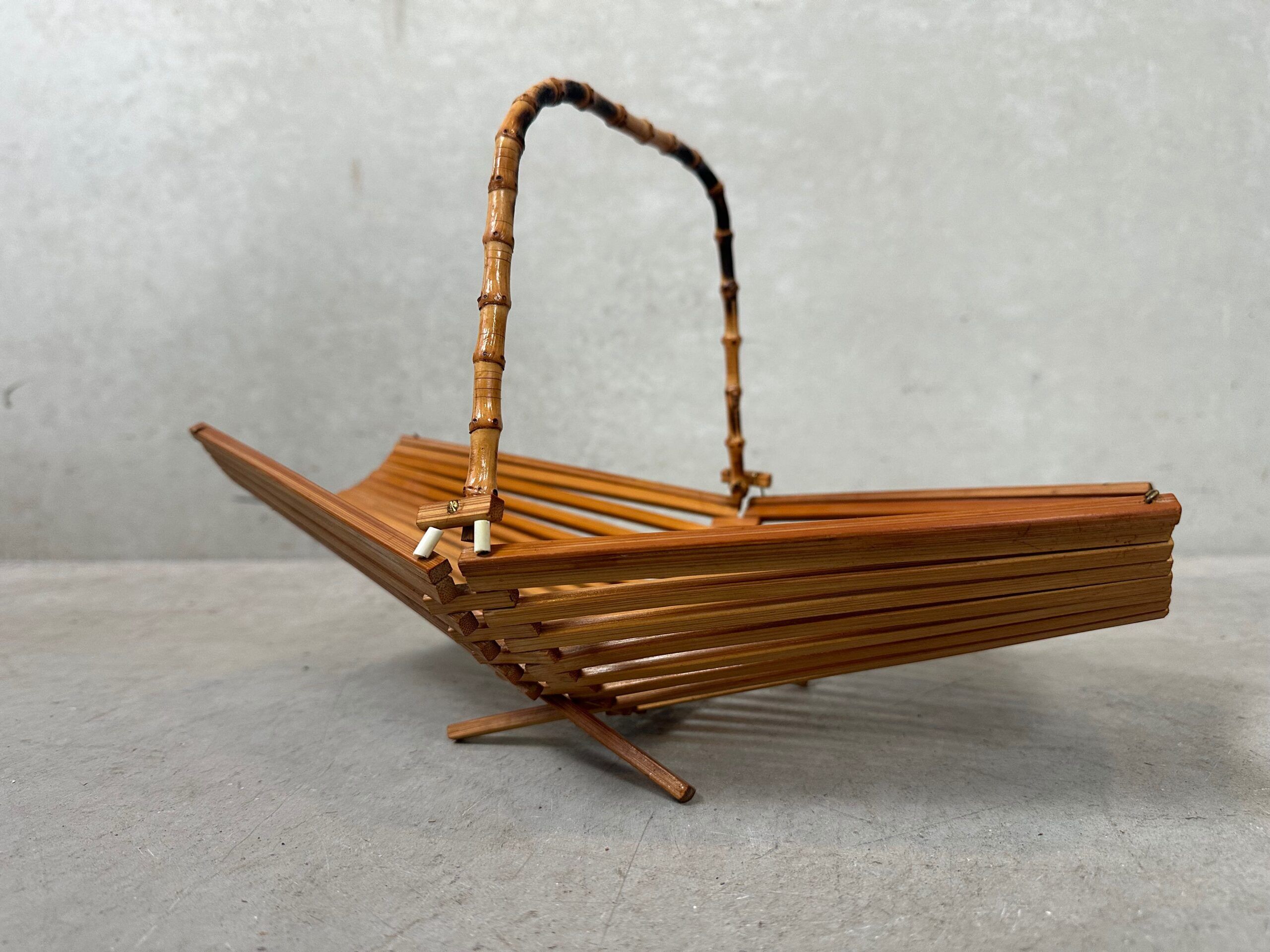 Vintage foldable fruit bowl – bamboo