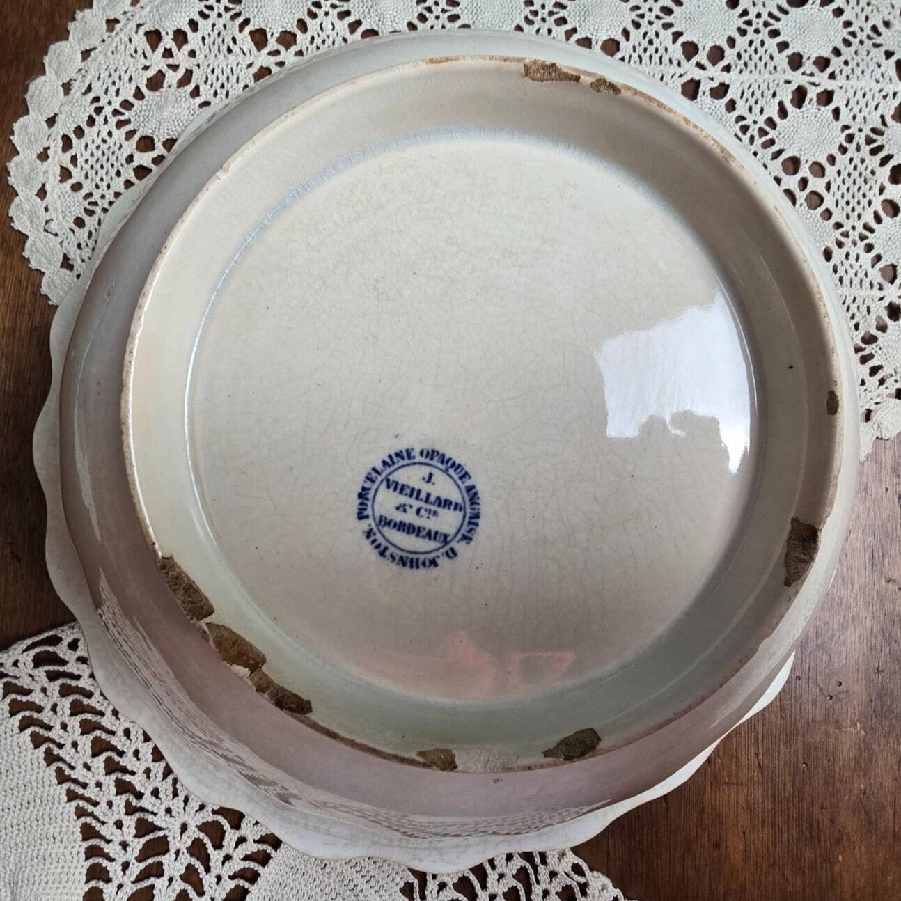 Antique salad bowl by Jules Vieillard & Cie Bordeaux, shell shape – 19th century