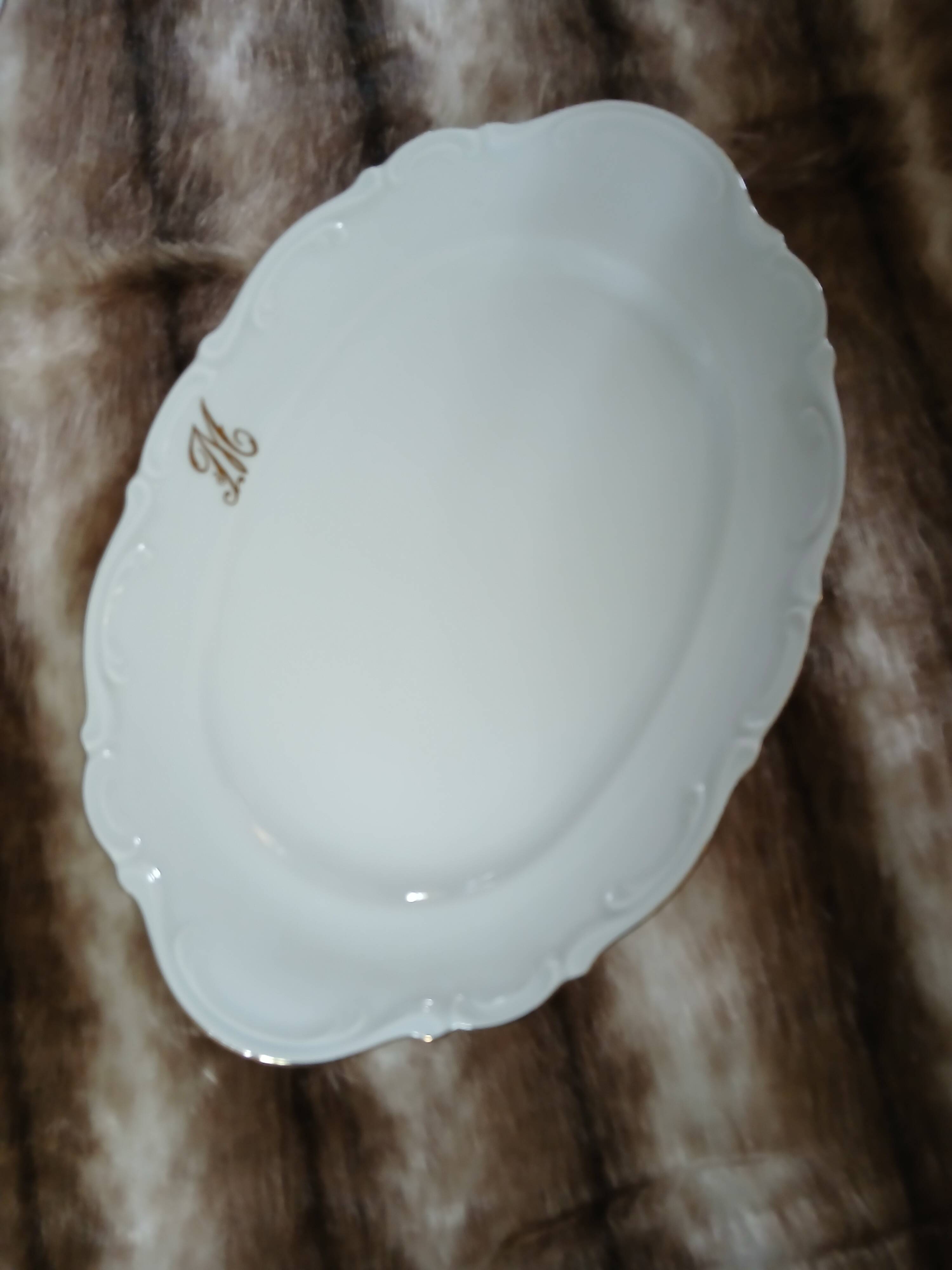 Ensemble 6 plats en porcelaine blanche