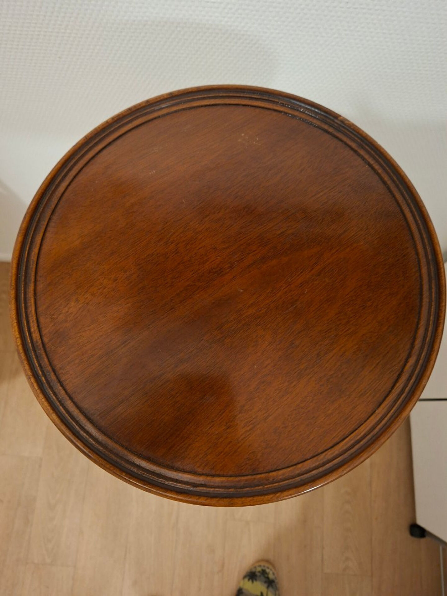 High English guéridon/side table in mahogany.