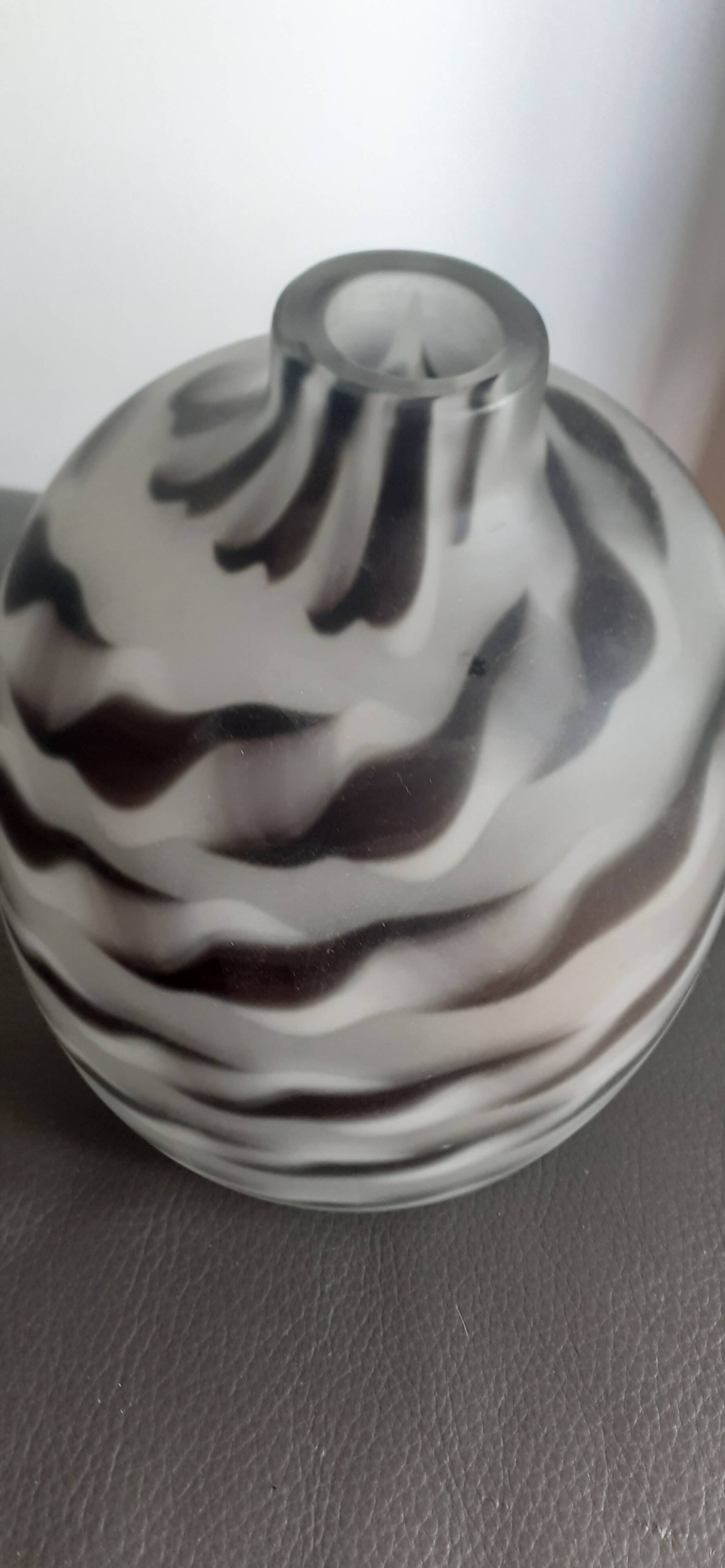 Vase noir gris dépoli
