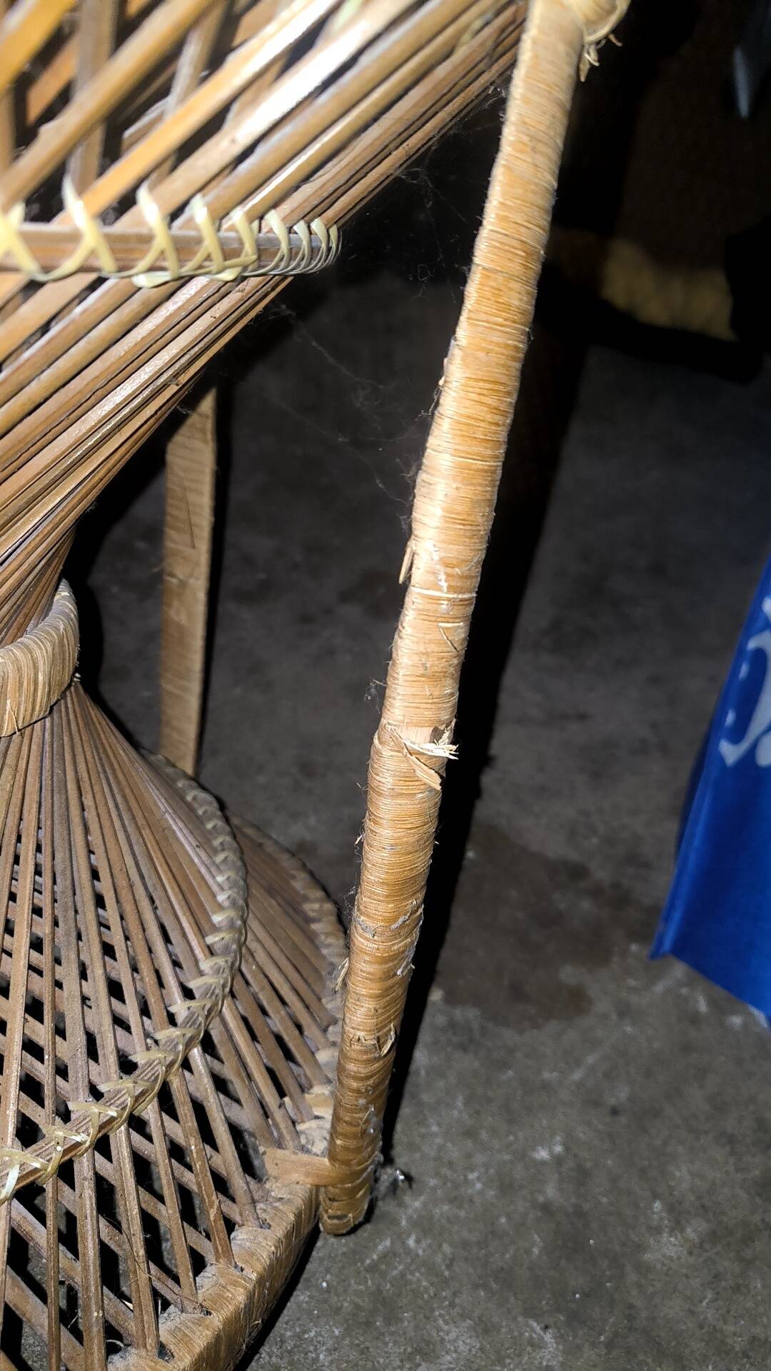 Vintage 1970s peacock chair - Philippine rattan