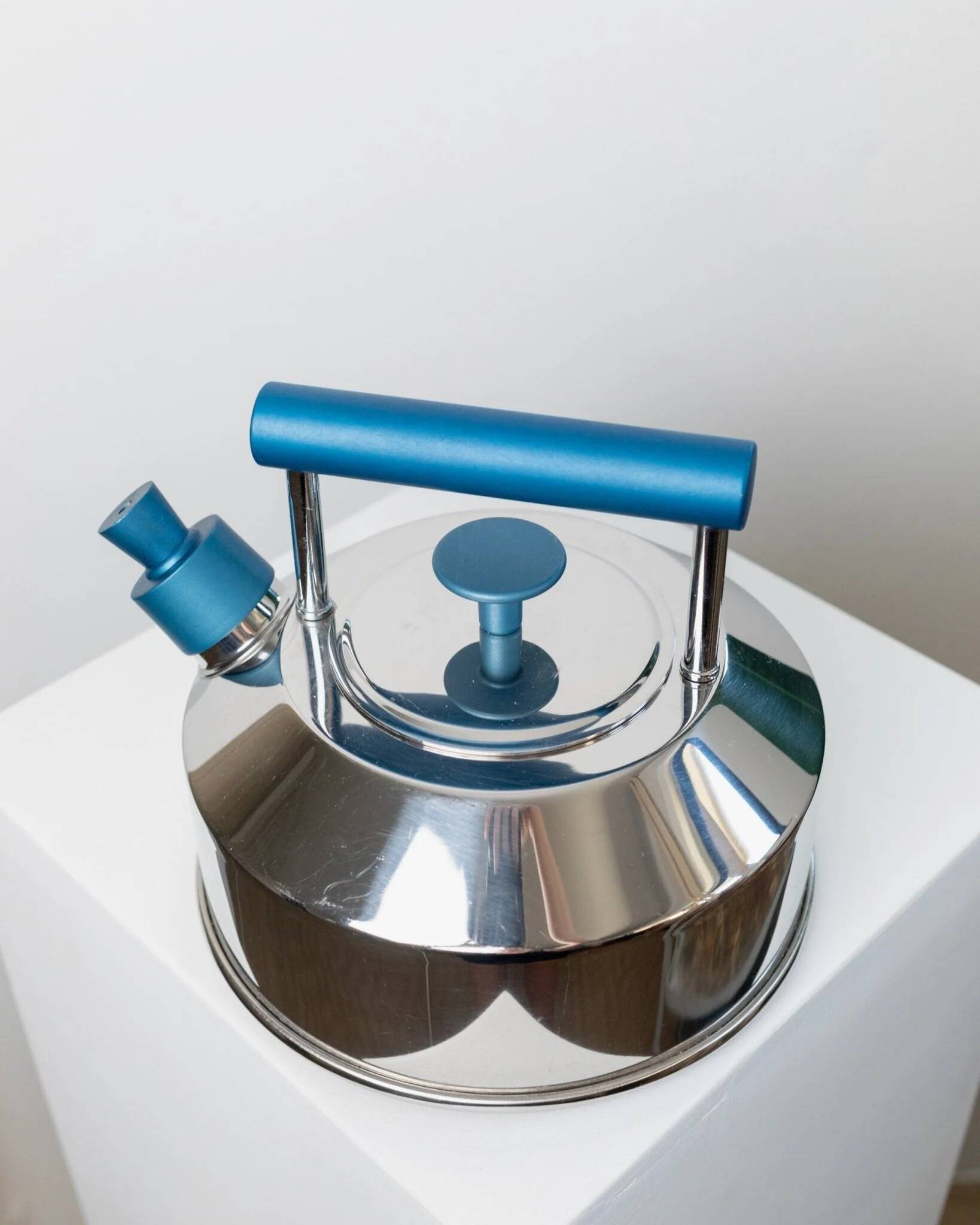 Vintage stainless steel kettle with blue accents - Italian Prandelli 1980s Memphis-inspired design by Raunkjaer Kjaergaard
