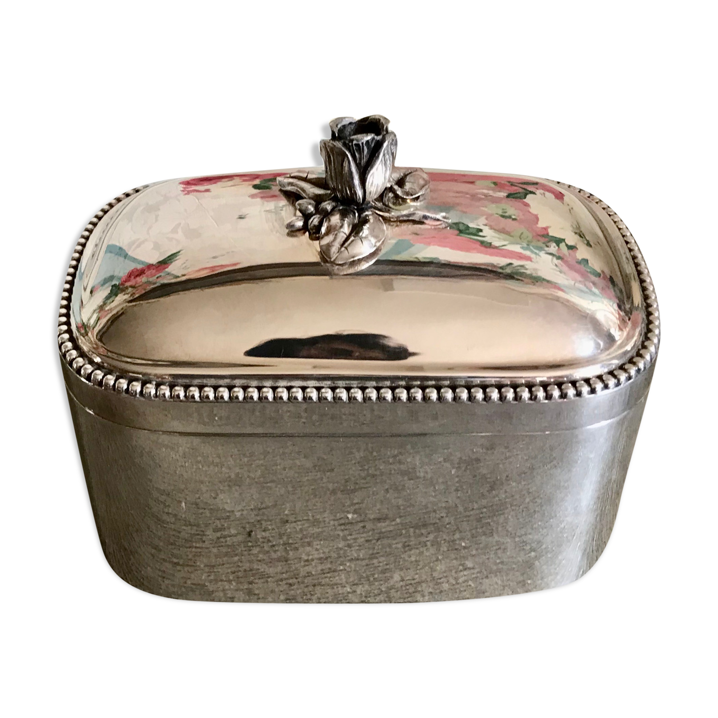 Box seed "rose" in silver metal