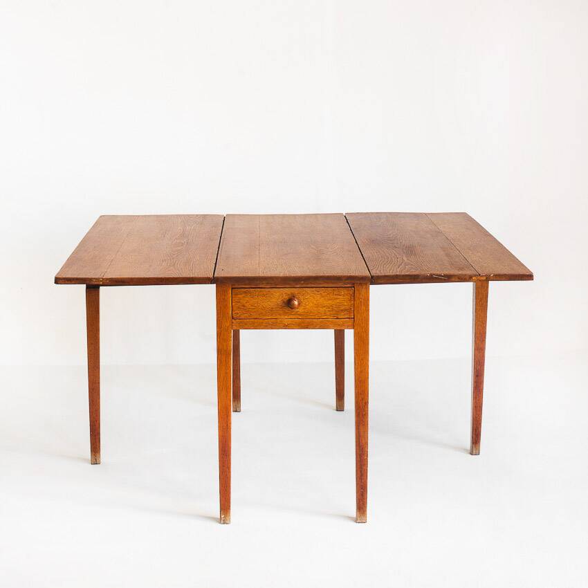 Vintage table with two folding leaves. Solid oak wood. France, 1940s
