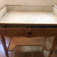 Paire de tables de toilette
