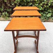 Tables gigognes scandinave vintage en teck par "Victor B Wilkins"