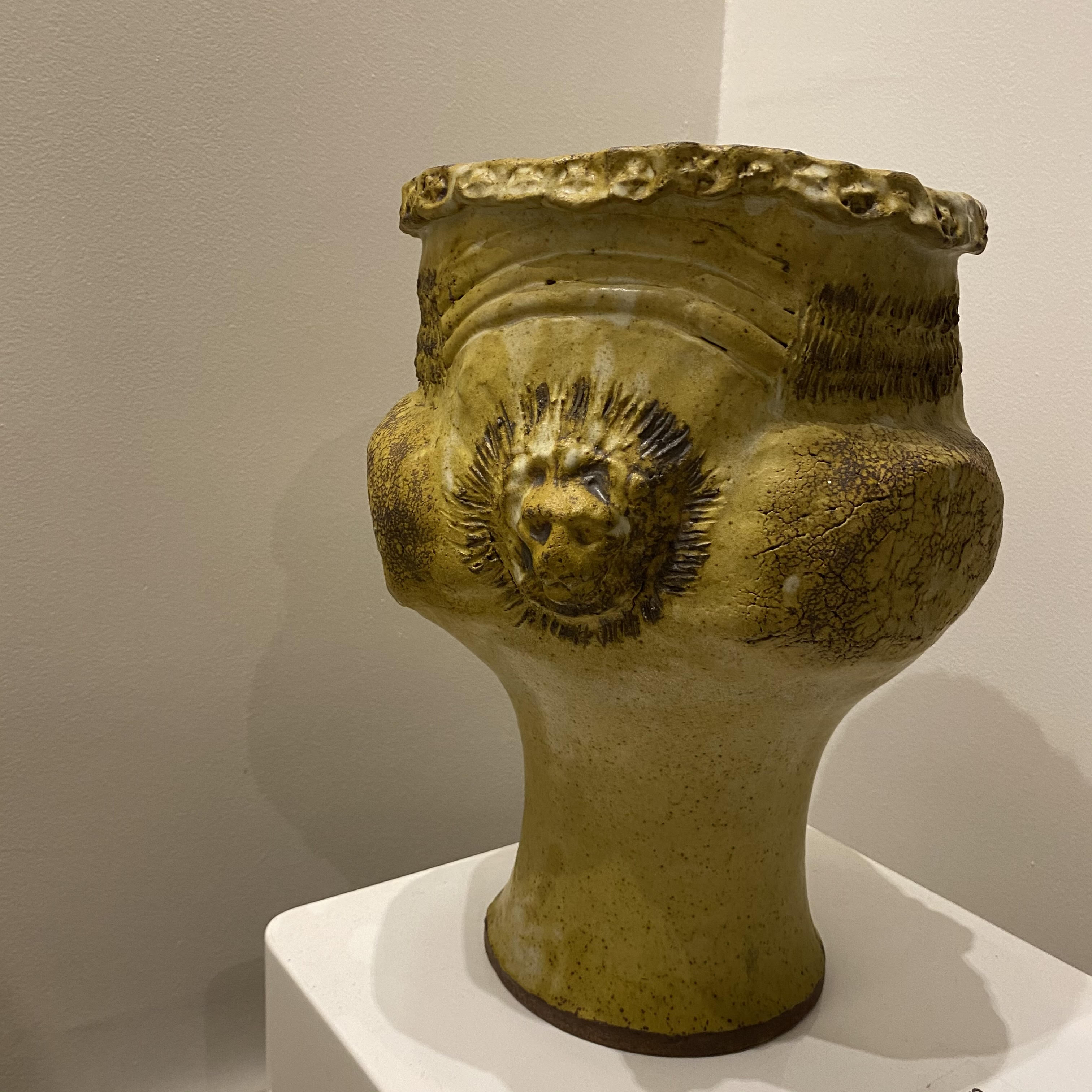 Vase en ceramique "lions" 1960