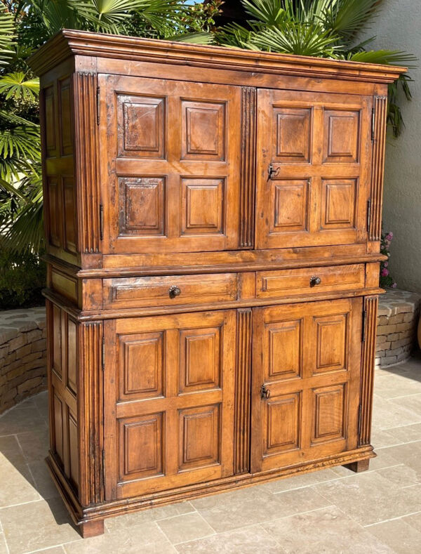 Homme debout en Noyer Style Louis XIII