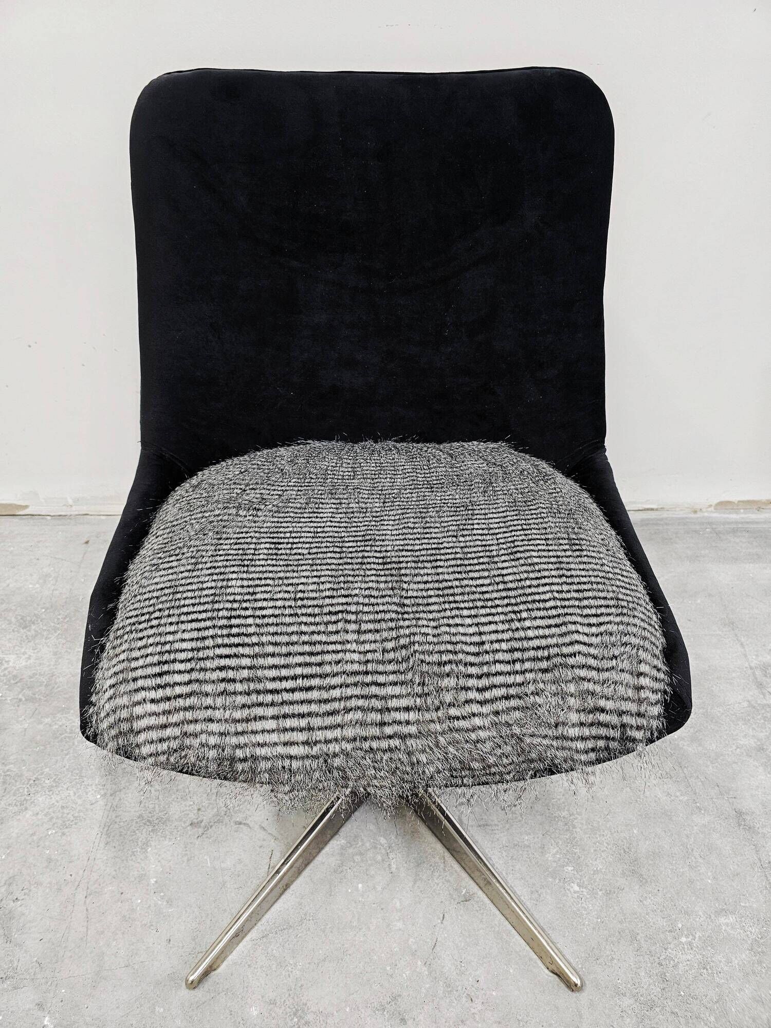 Mid-century redesigned swivel chair in velvet and faux fur.