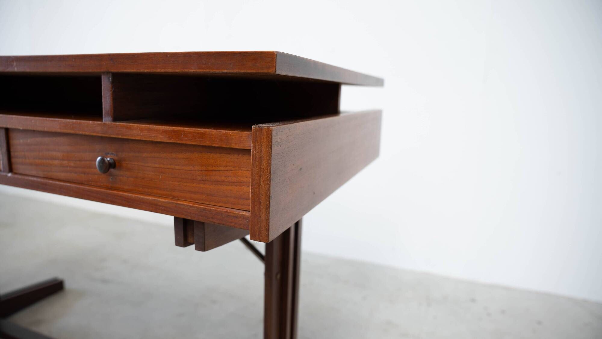 Sculptural free standing Italian desk