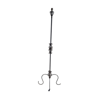 Wrought iron floor lamp stand to restore