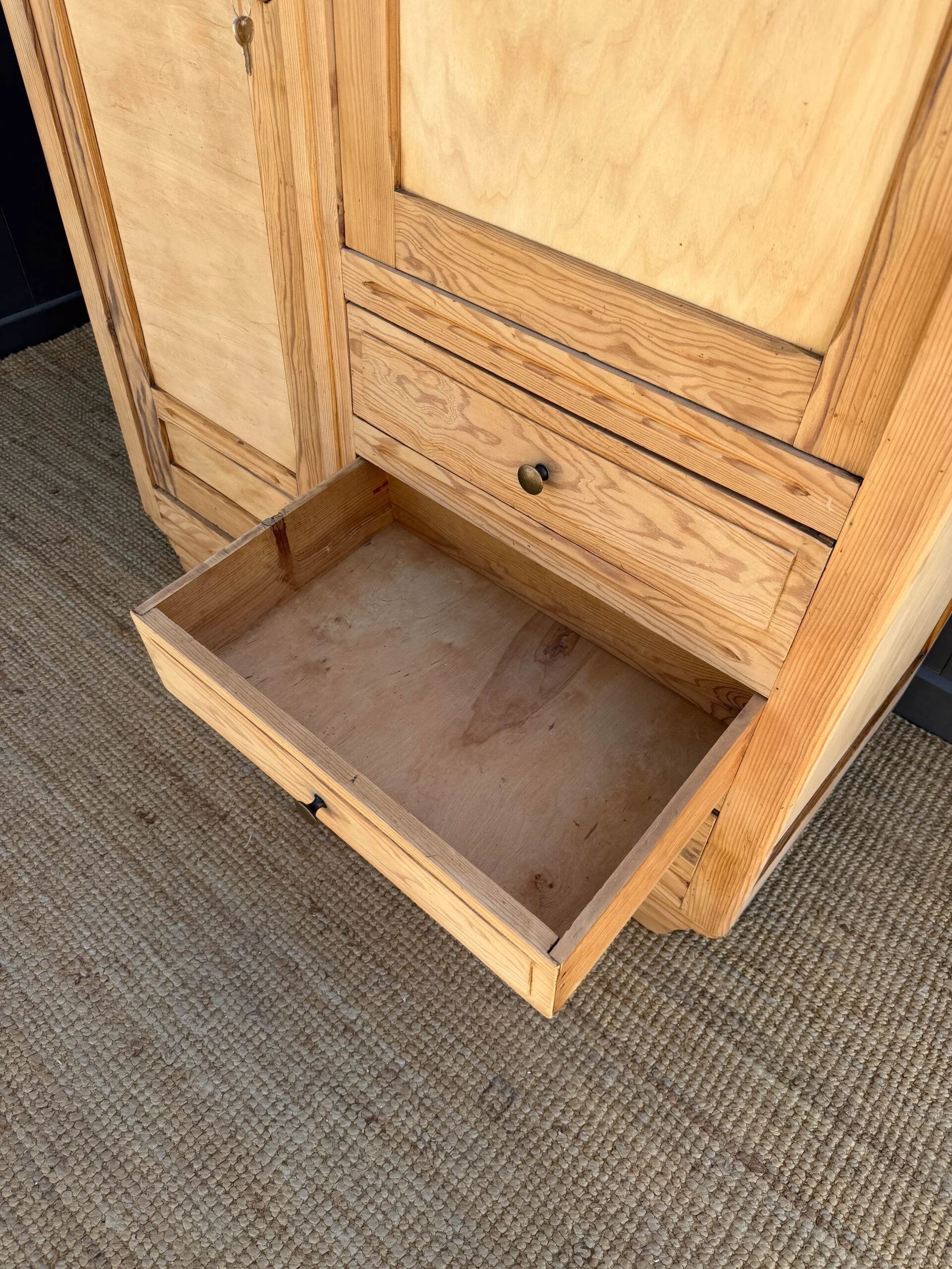 Armoire asymétrique