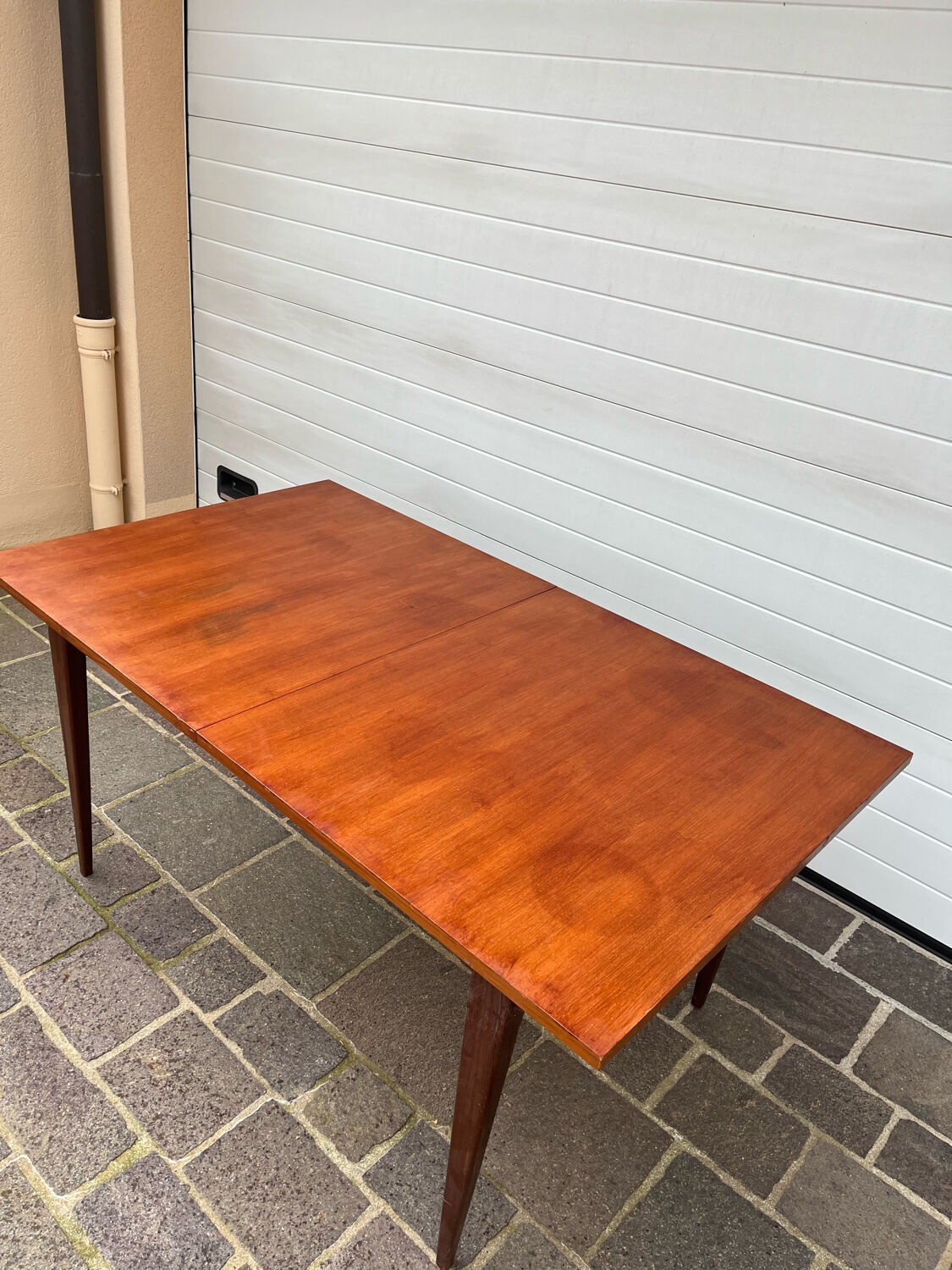 Scandinavian style extendable table