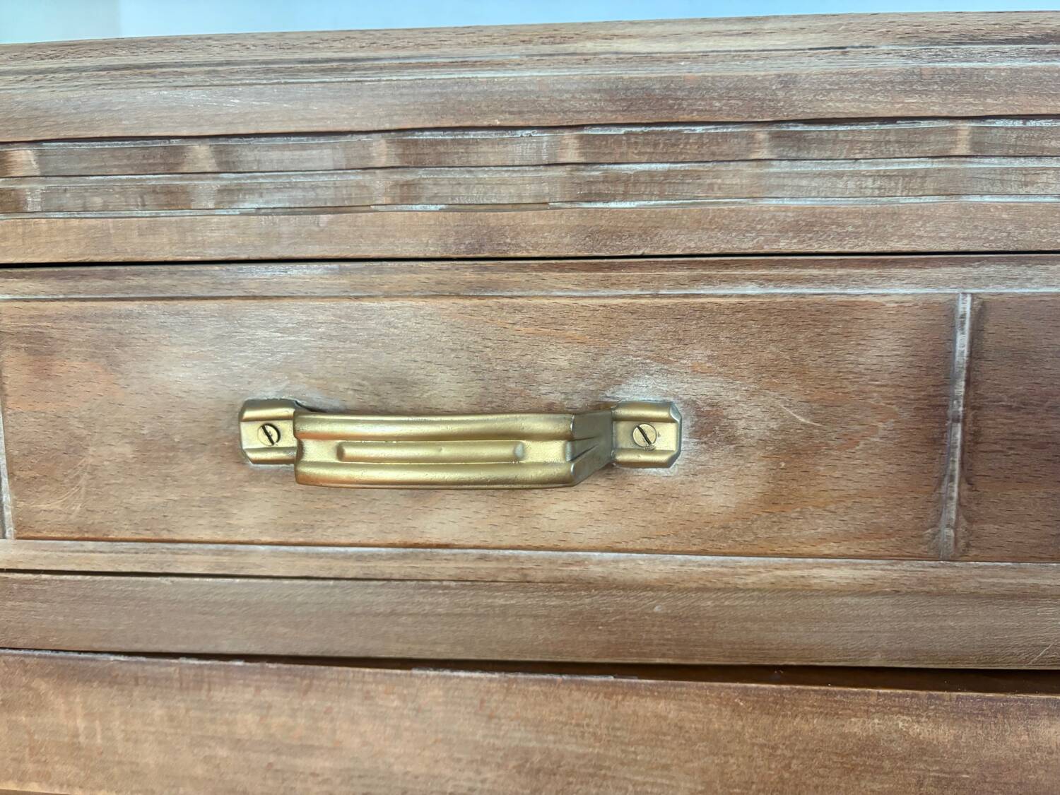 Buffet Art Déco des années 40 en bois massif blanchi – restaurer