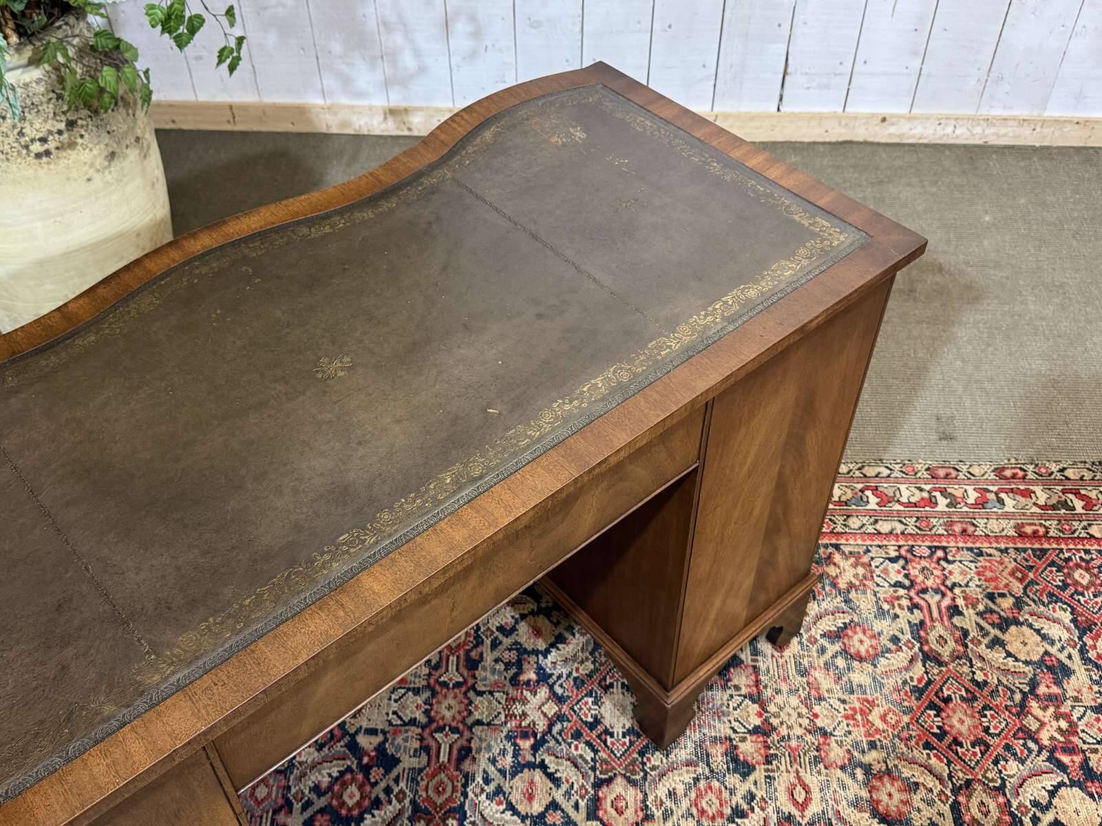 English desk from the 1950s in mahogany with a leather top.