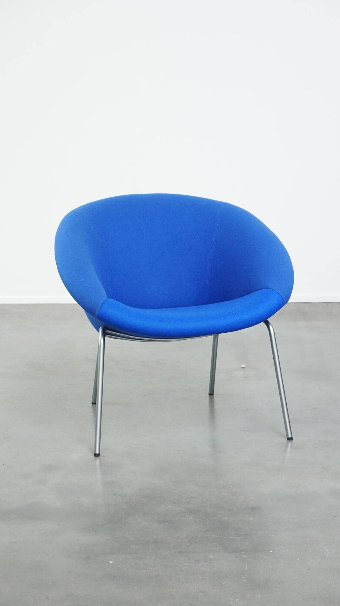 Vintage blue Walter Knoll German design lounge chair model 369 with a new seat