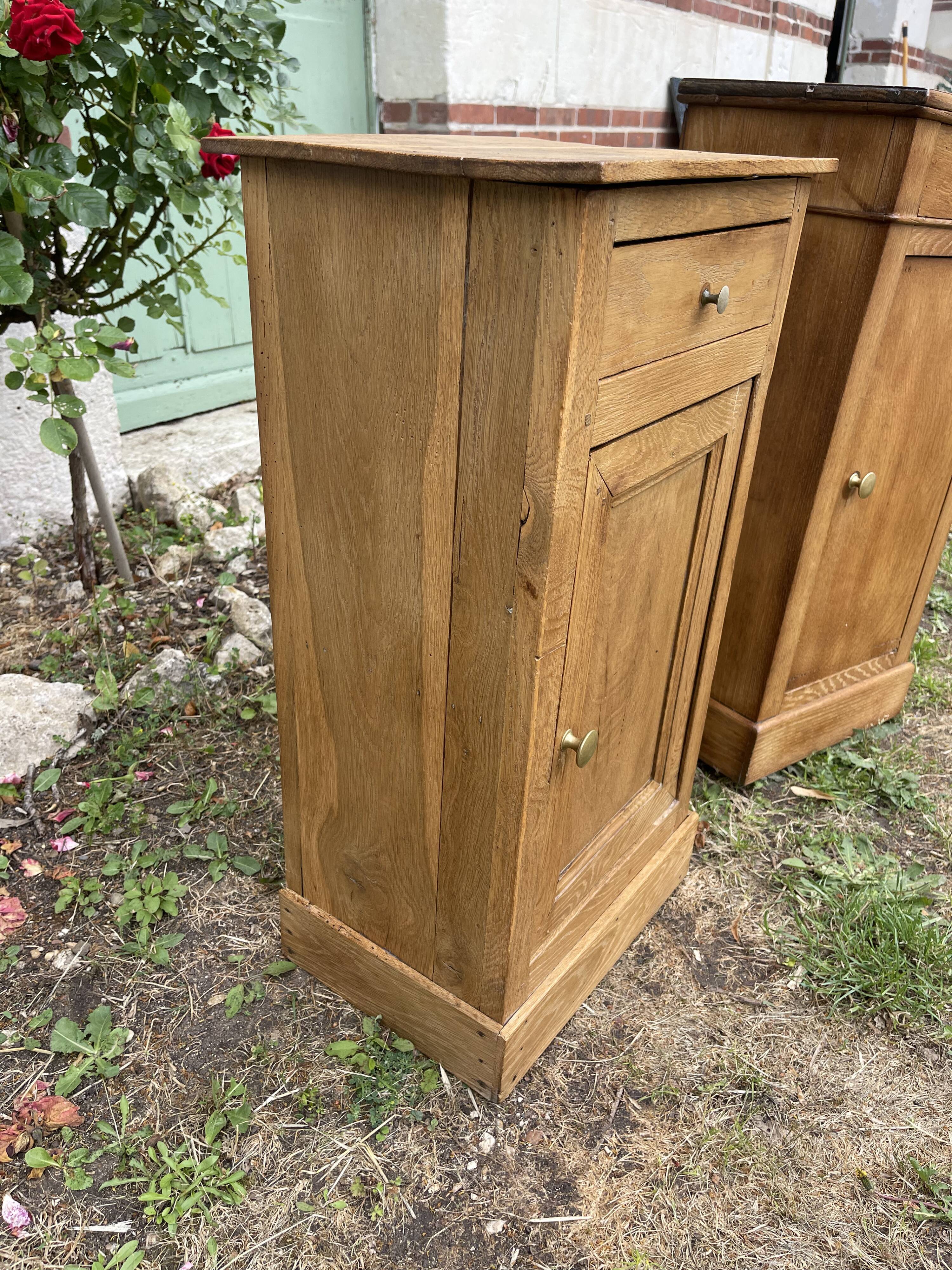 Duo of bedsides of the 50s