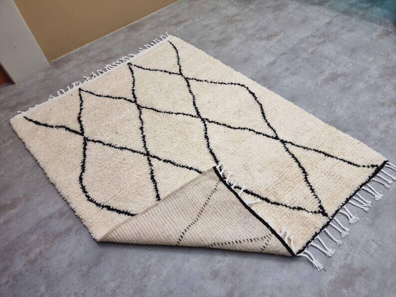 Moroccan wool rug 250cm x 150cm