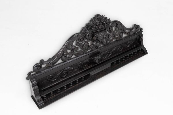 Étagère baroque en bois noir sculpté, richement sculptée, France vers 1850