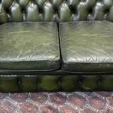 Chesterfield 2-seater green leather sofa from the 1980s