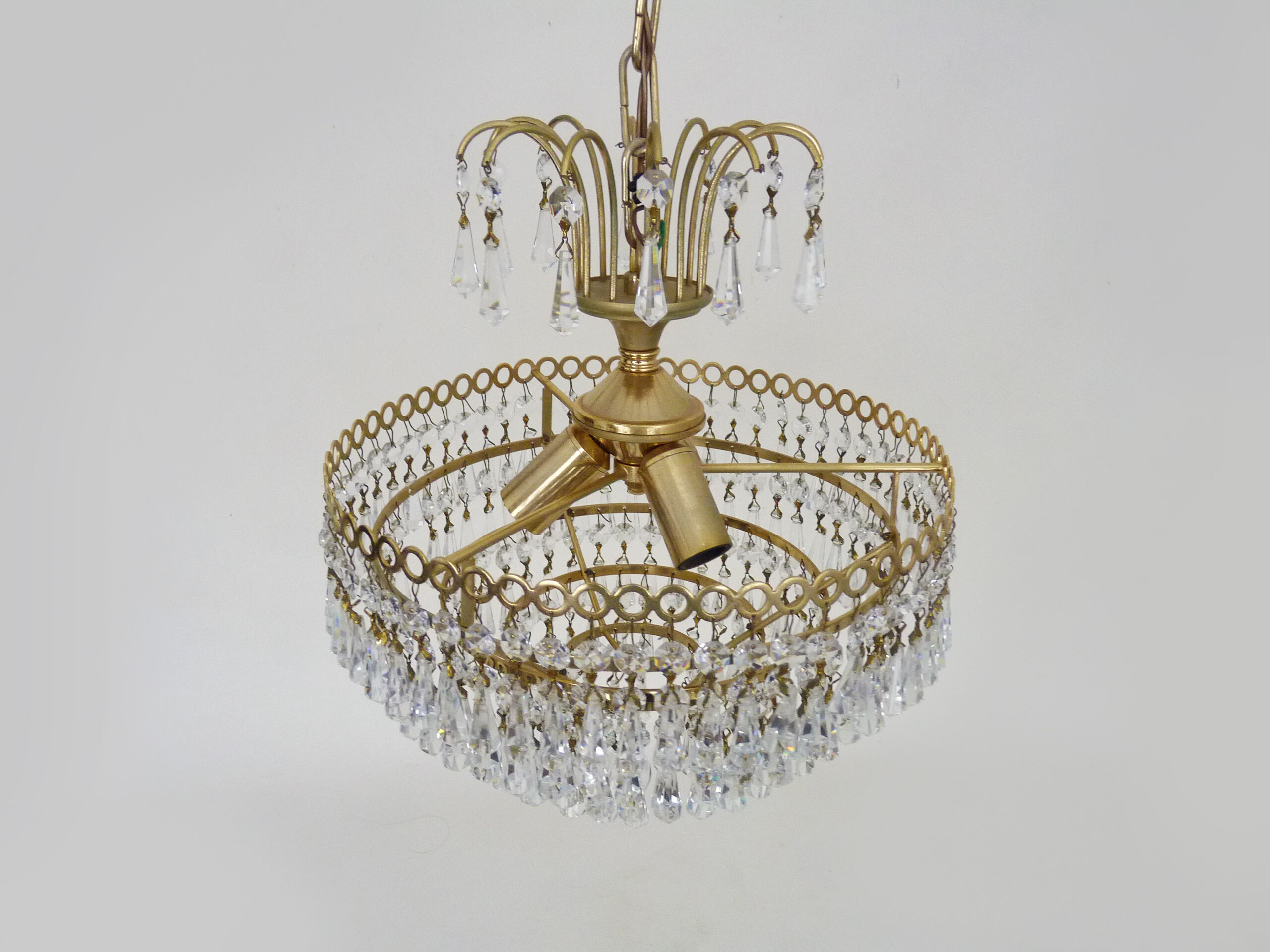 Chandeliers, brass crown ceiling lamp, 5 floors, 3 lights, glass tassels. Year 80 90