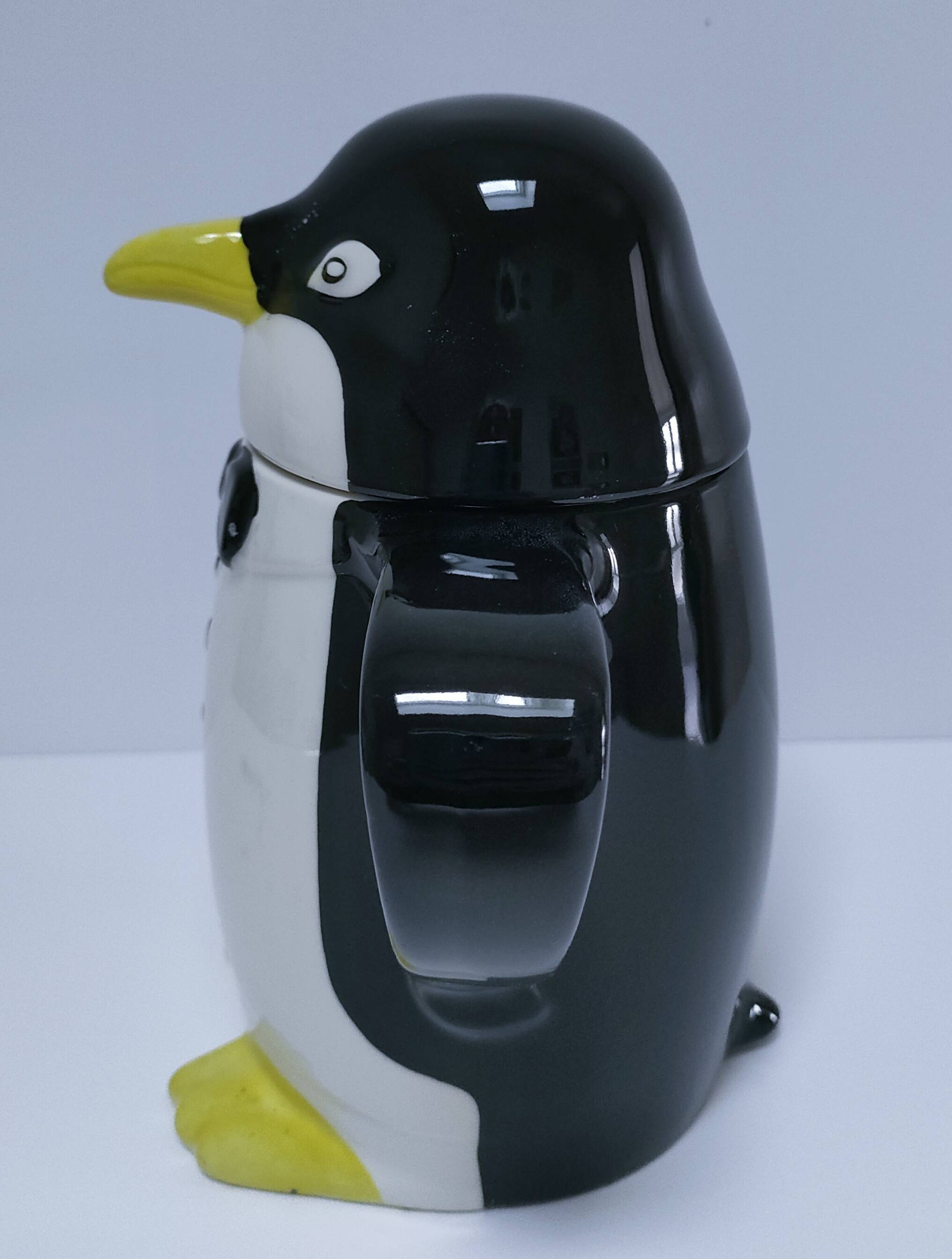 penguin teapot earthenware stamped 70s