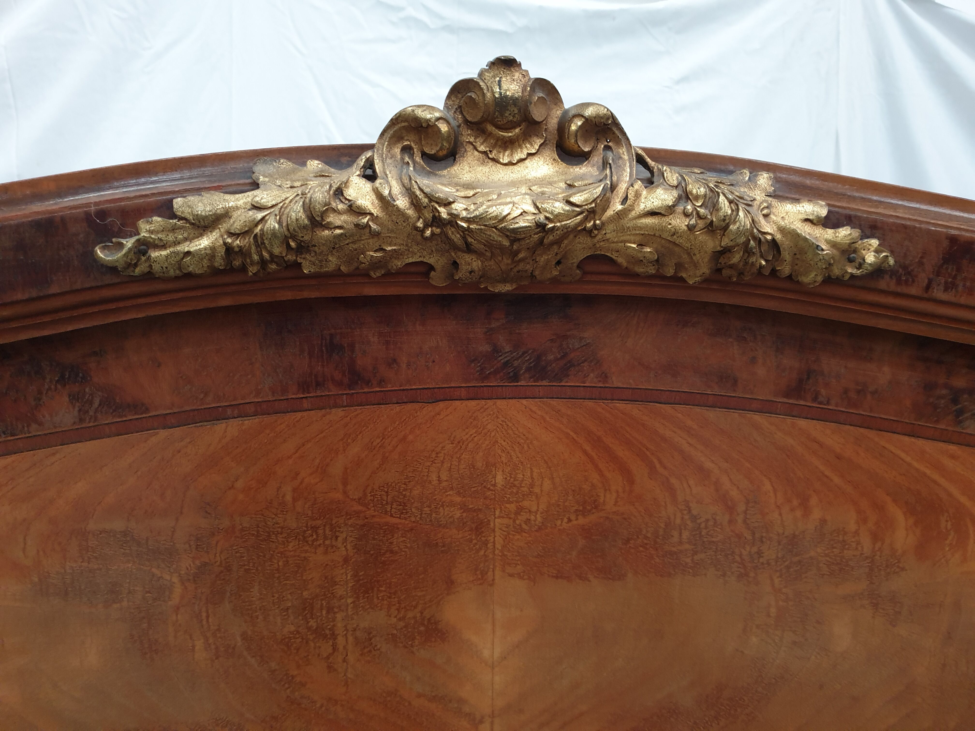 Bed style Louis XVI gilded bronze