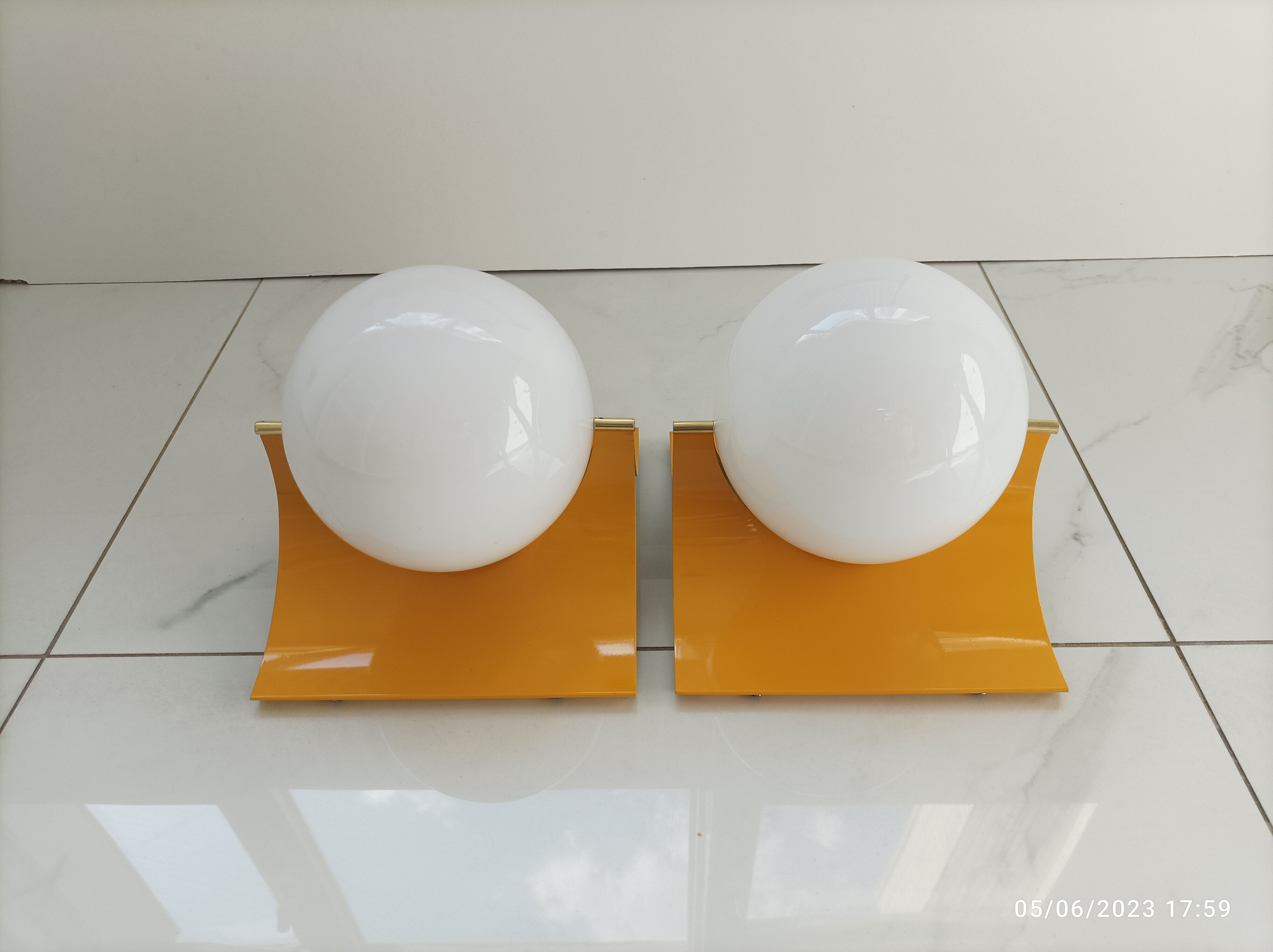 Duo vintage wall lamps