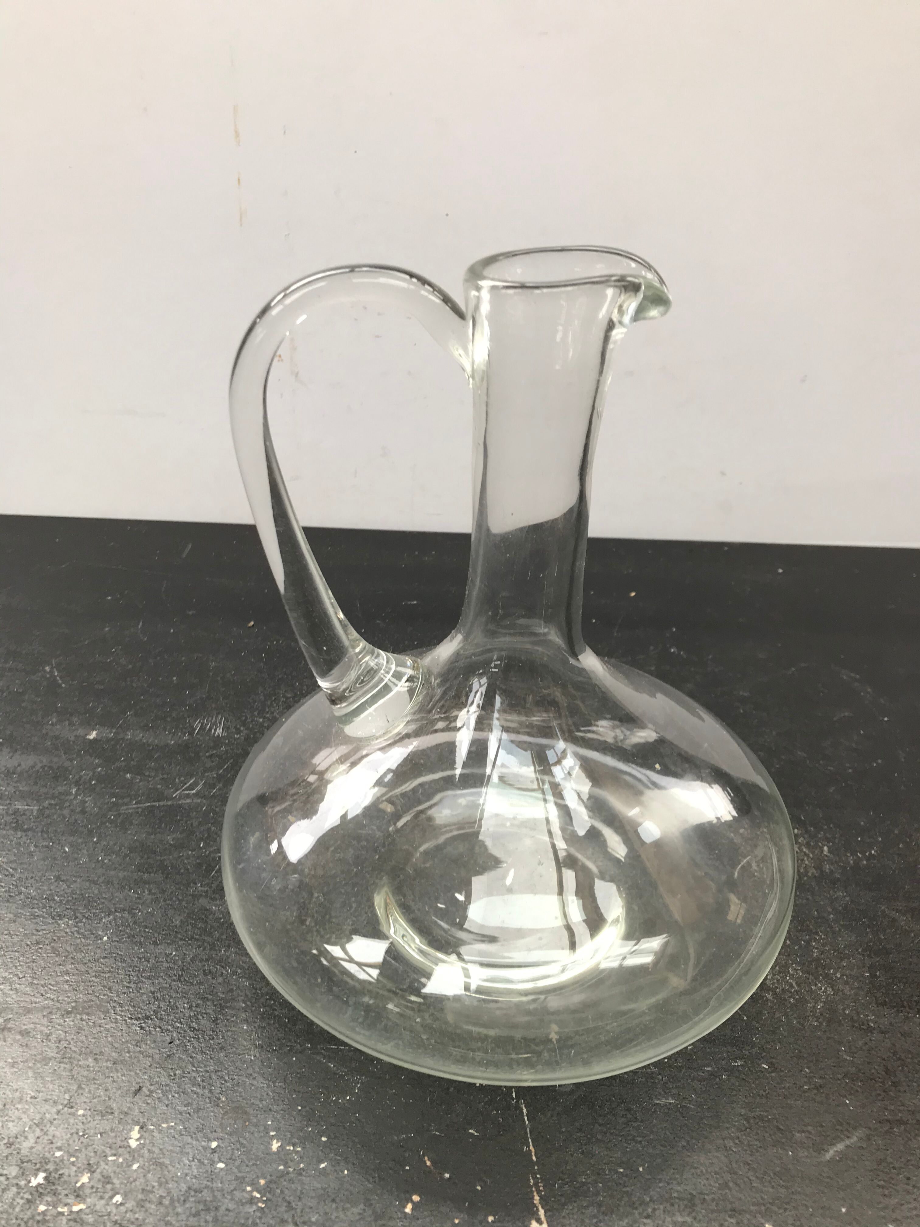 Carafe to decant glass blown