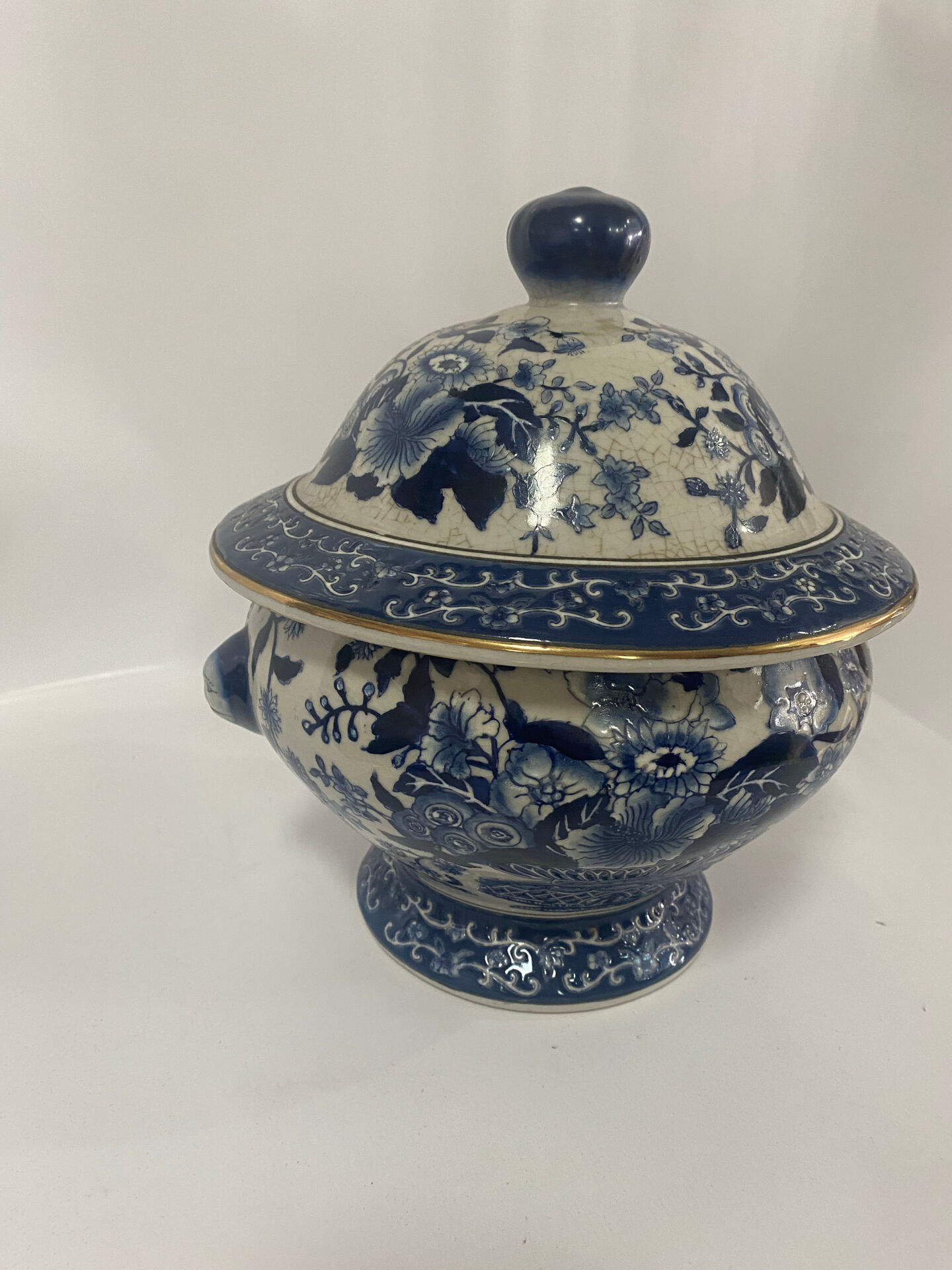 Tureen vintage en porcelaine bleue et blanche avec couvercle / Bol décoratif couvert