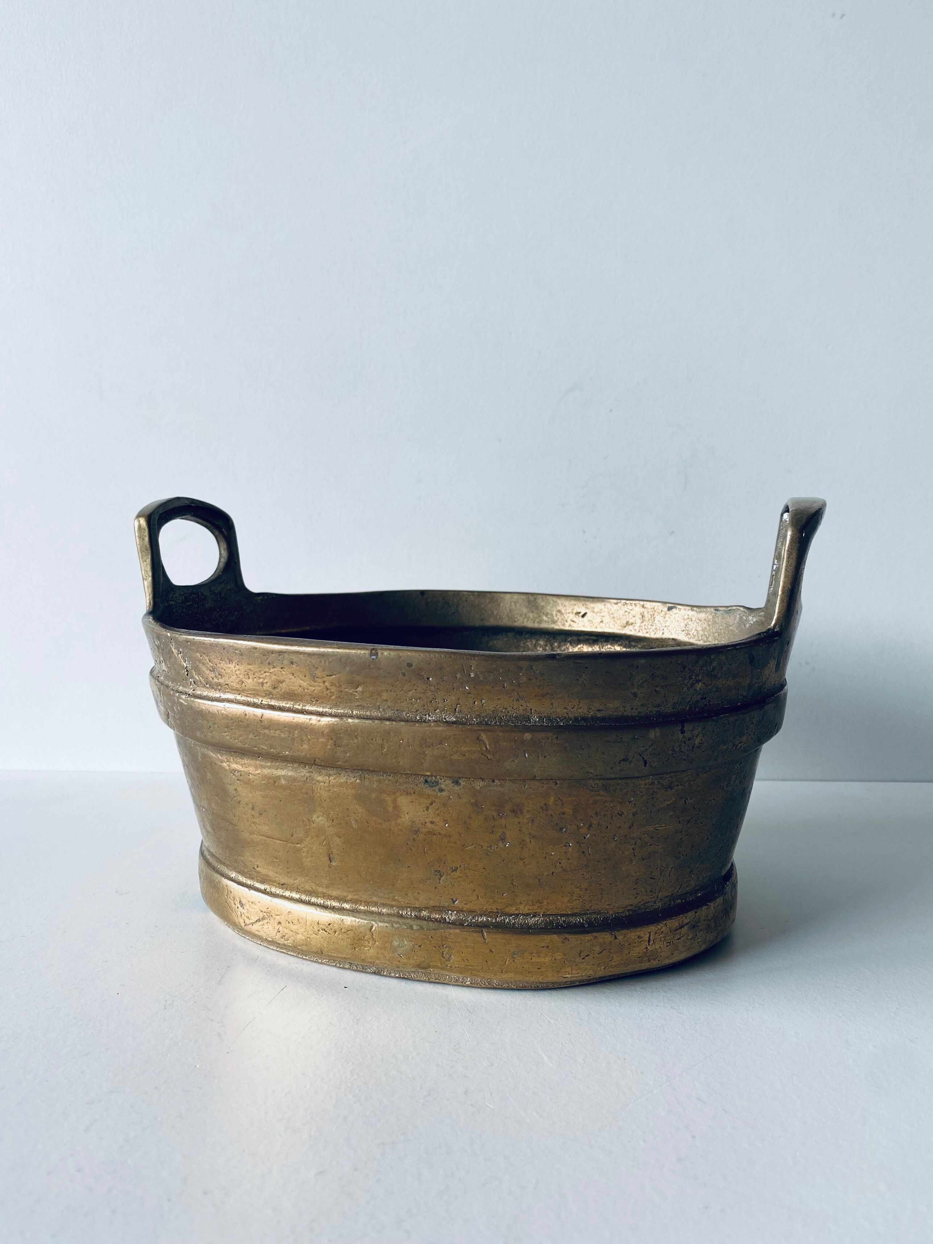 Bronze pot
