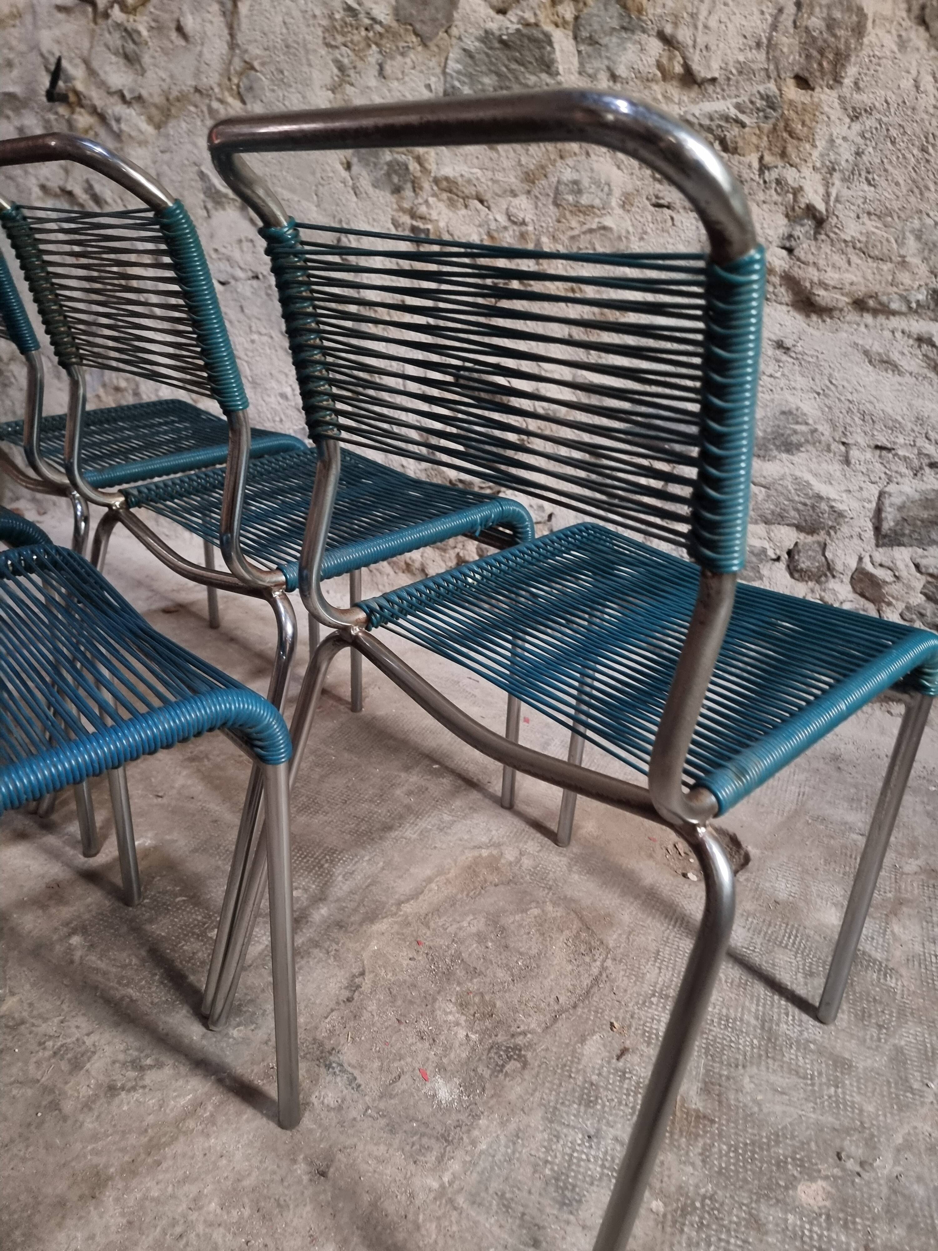 Ensemble de 6 chaises spaghetti françaises avec tabouret assorti – chaises bistrot à cadre chromé – sièges de café vintage empilables – milieu à fin du 20e siècle