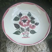Coupe à fruits sur piédouche en faïence HBCM service Saïda 1920