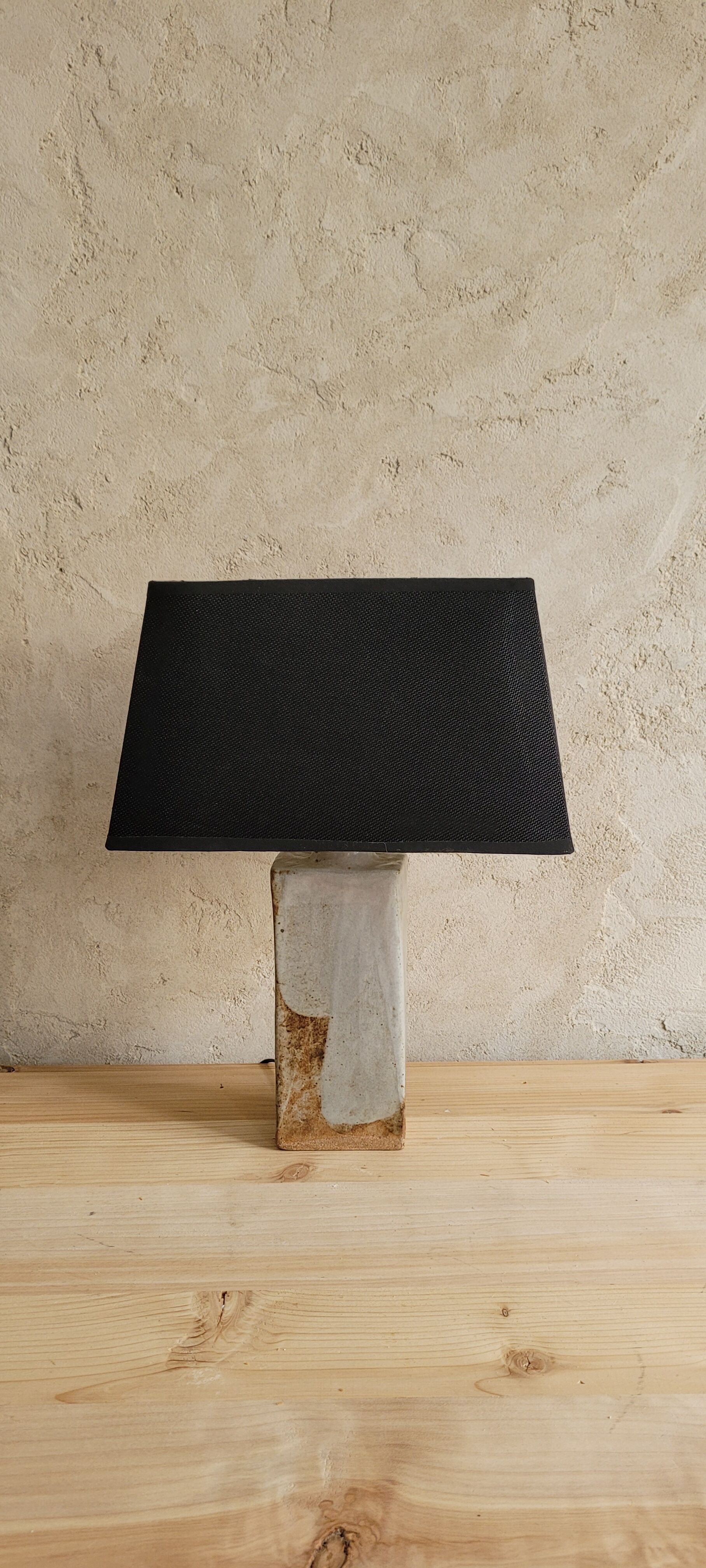 Table lamp in glazed stoneware