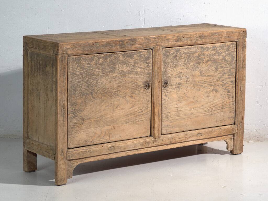 Buffet ancien en orme à deux portes – Chine, vers 1950
