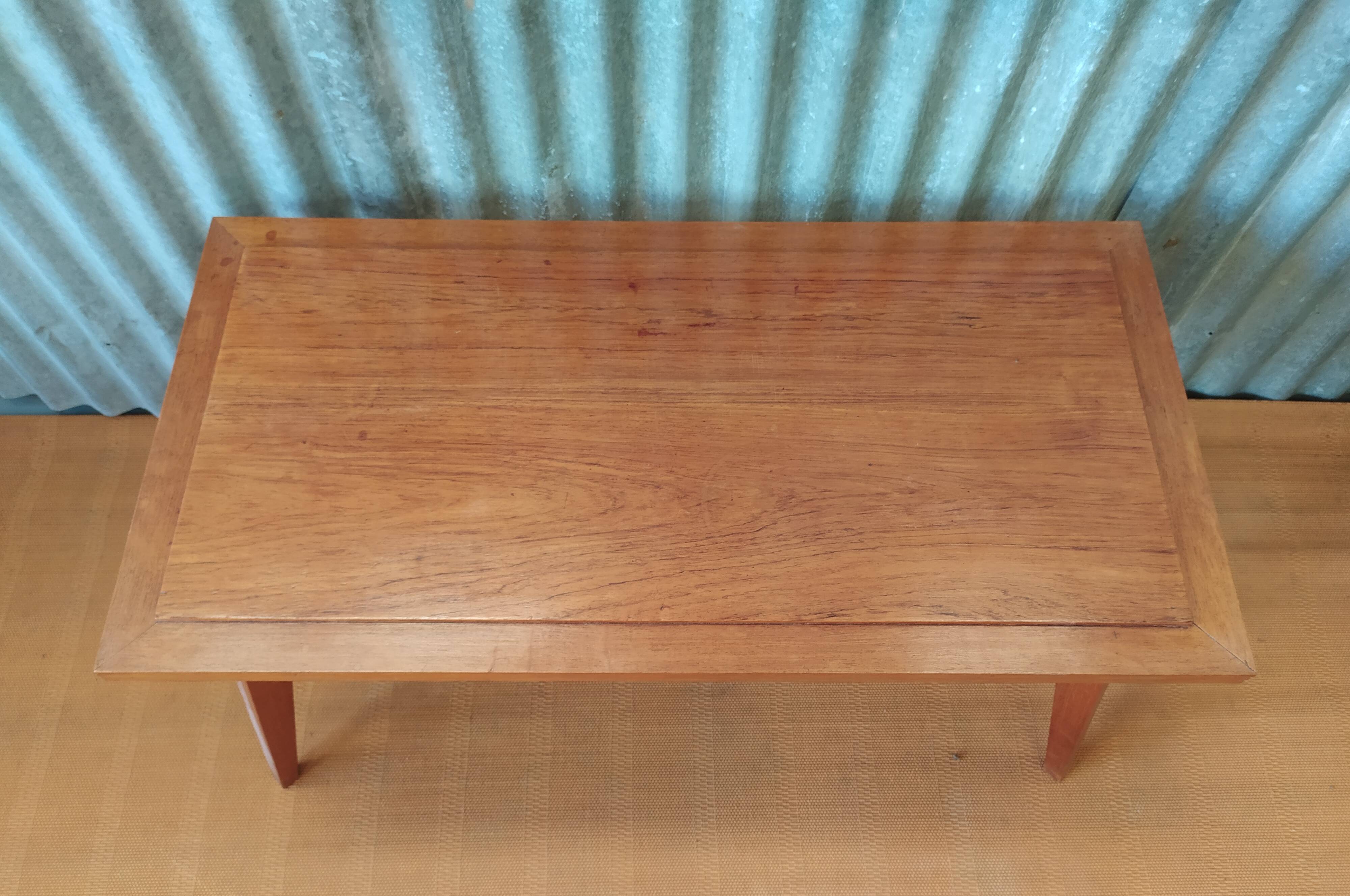 Table basse pieds compas