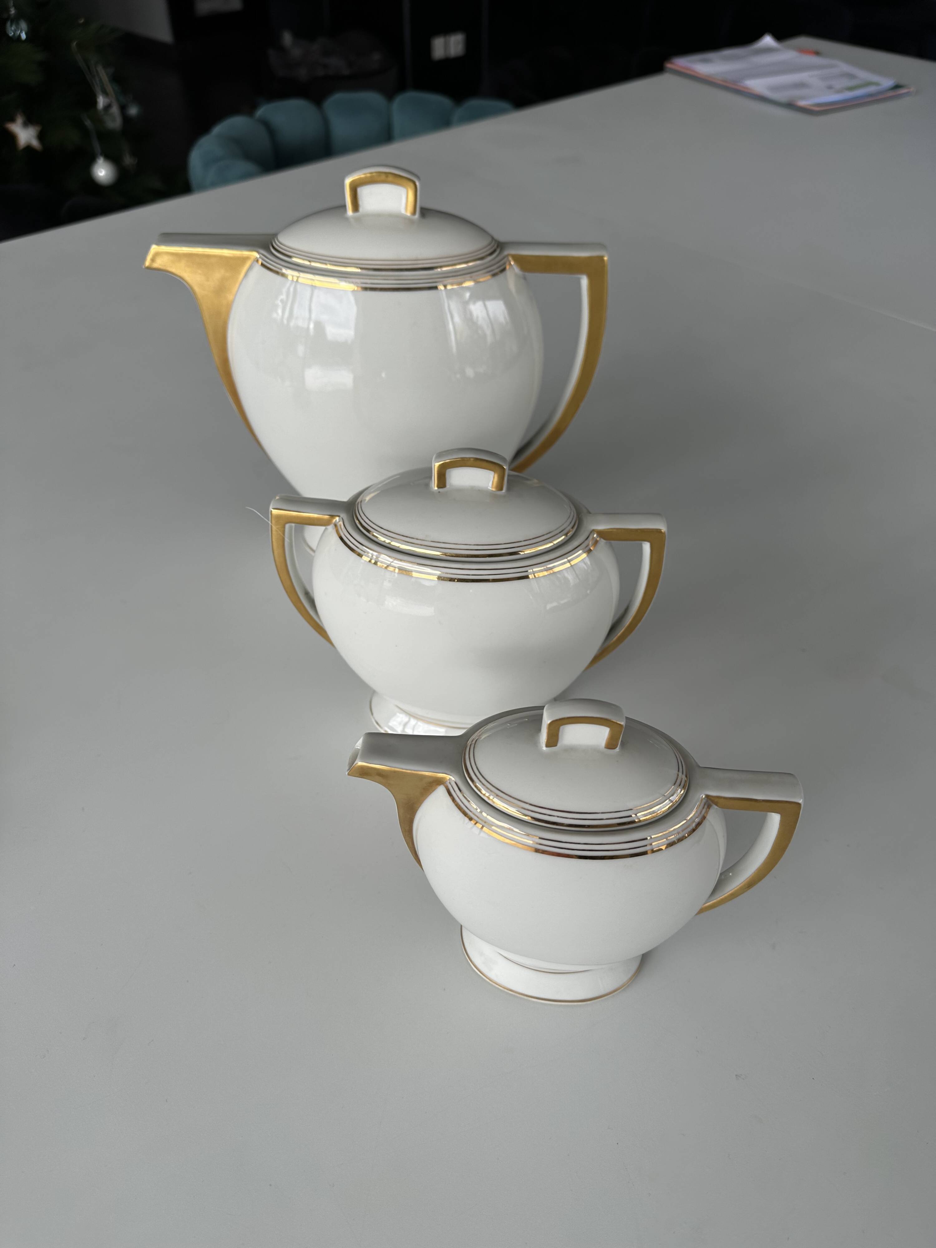 3-piece service Limoges – teapot, sugar bowl, milk jug – white & gold